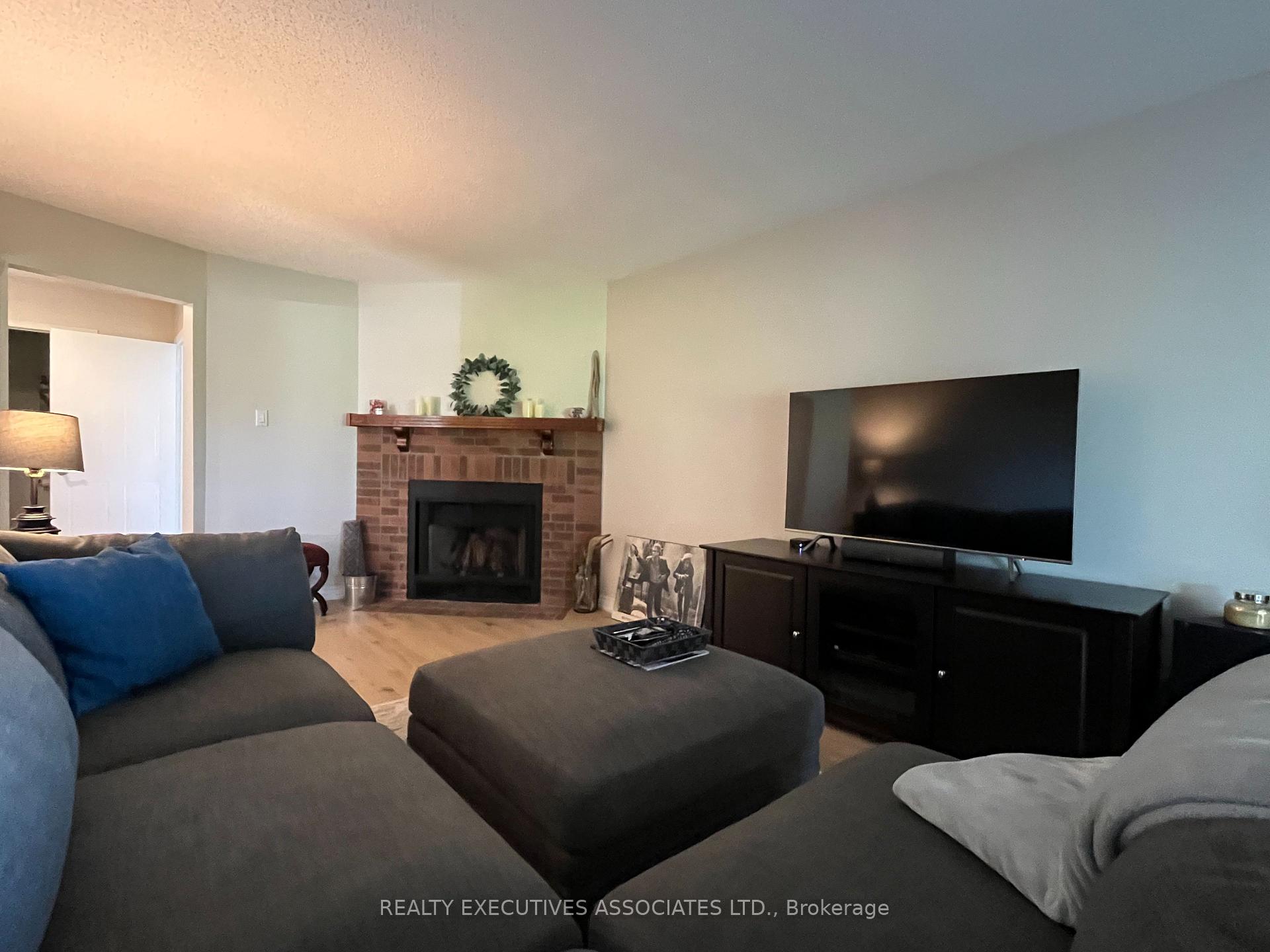 Photo 15 of 946 Snowbird Street, Oshawa, Northglen — HOMEH