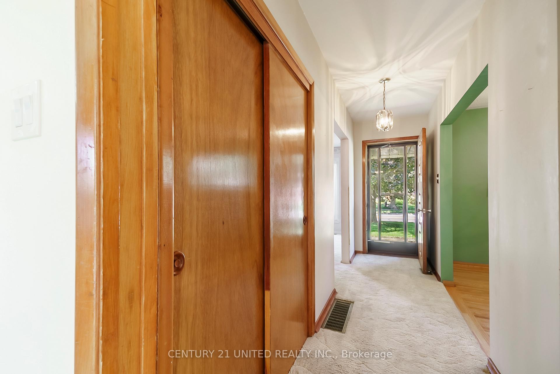Photo 8 of 1246 Franklin Drive, Peterborough, Northcrest Ward 5 — HOMEH
