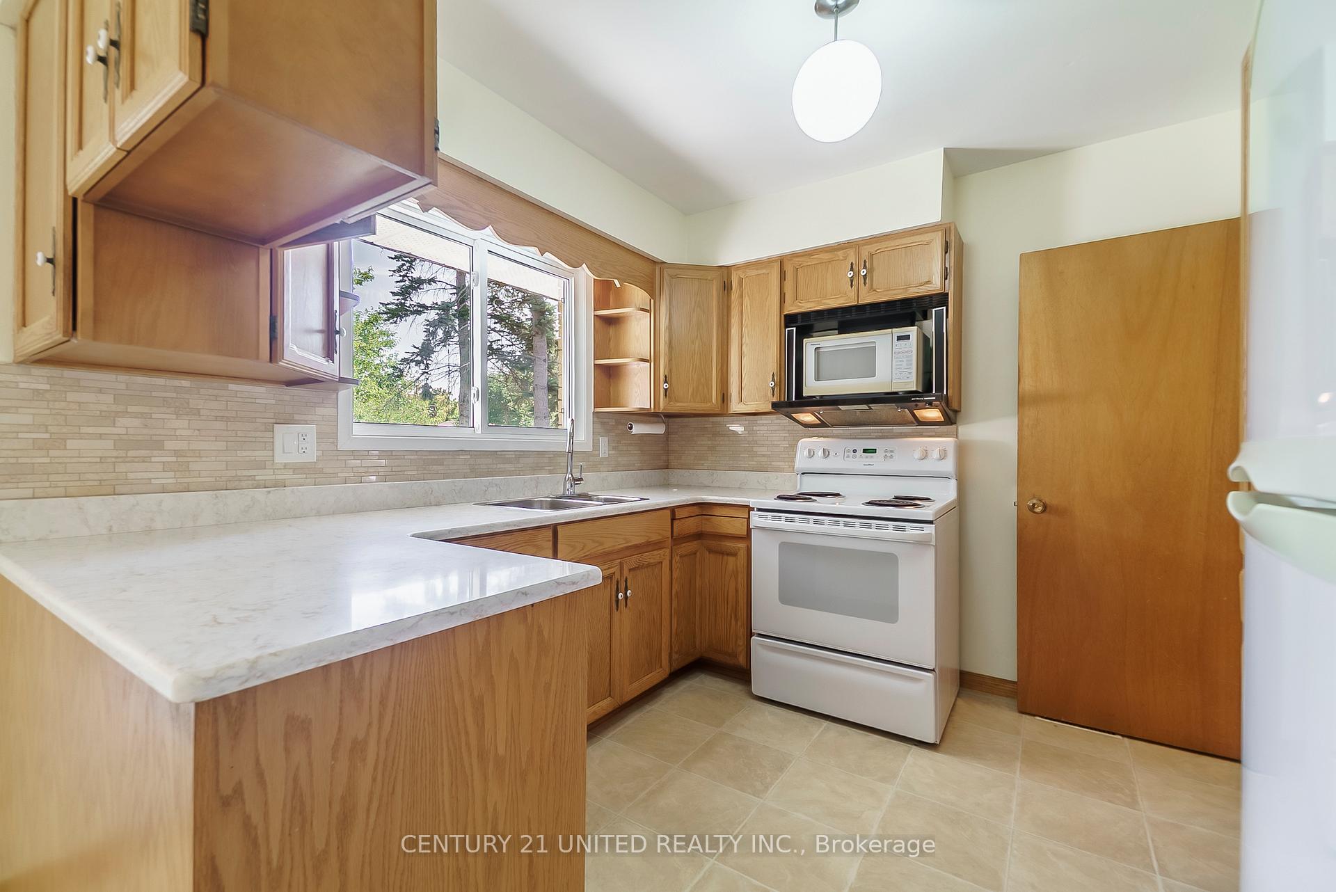 Photo 11 of 1246 Franklin Drive, Peterborough, Northcrest Ward 5 — HOMEH