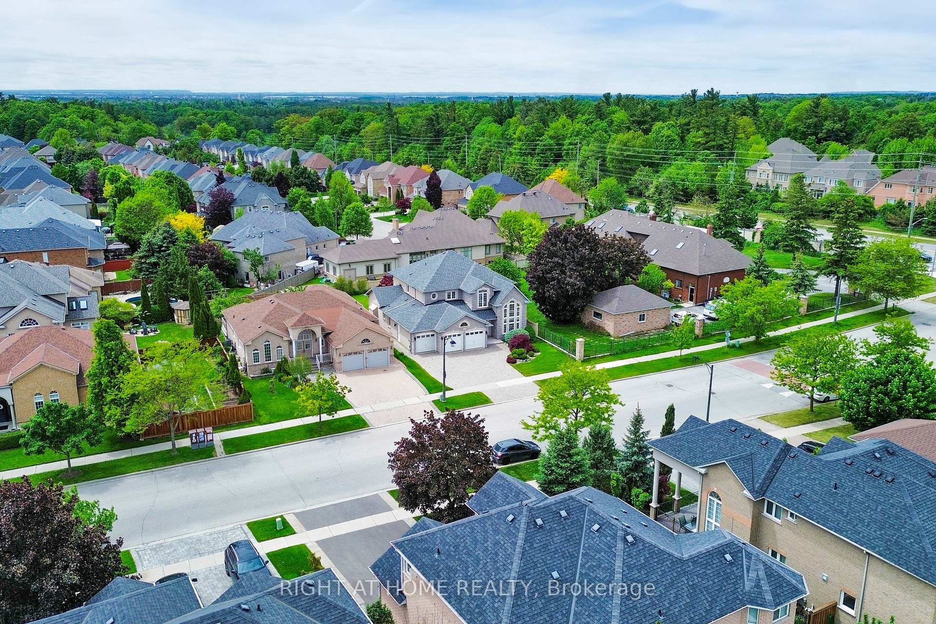 Photo 3 of 28 Babak Boulevard, Vaughan, East Woodbridge — HOMEH