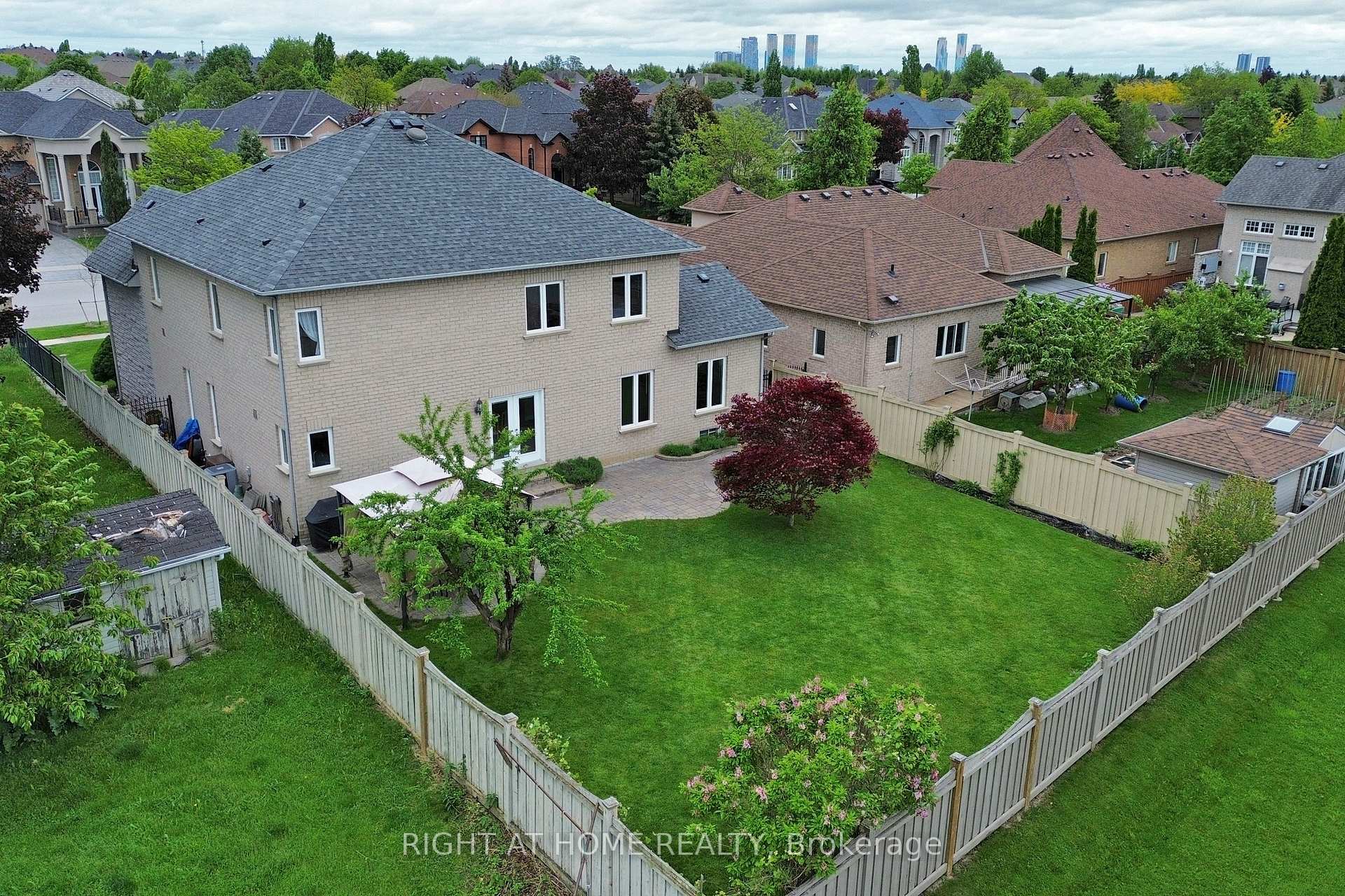 Photo 4 of 28 Babak Boulevard, Vaughan, East Woodbridge — HOMEH