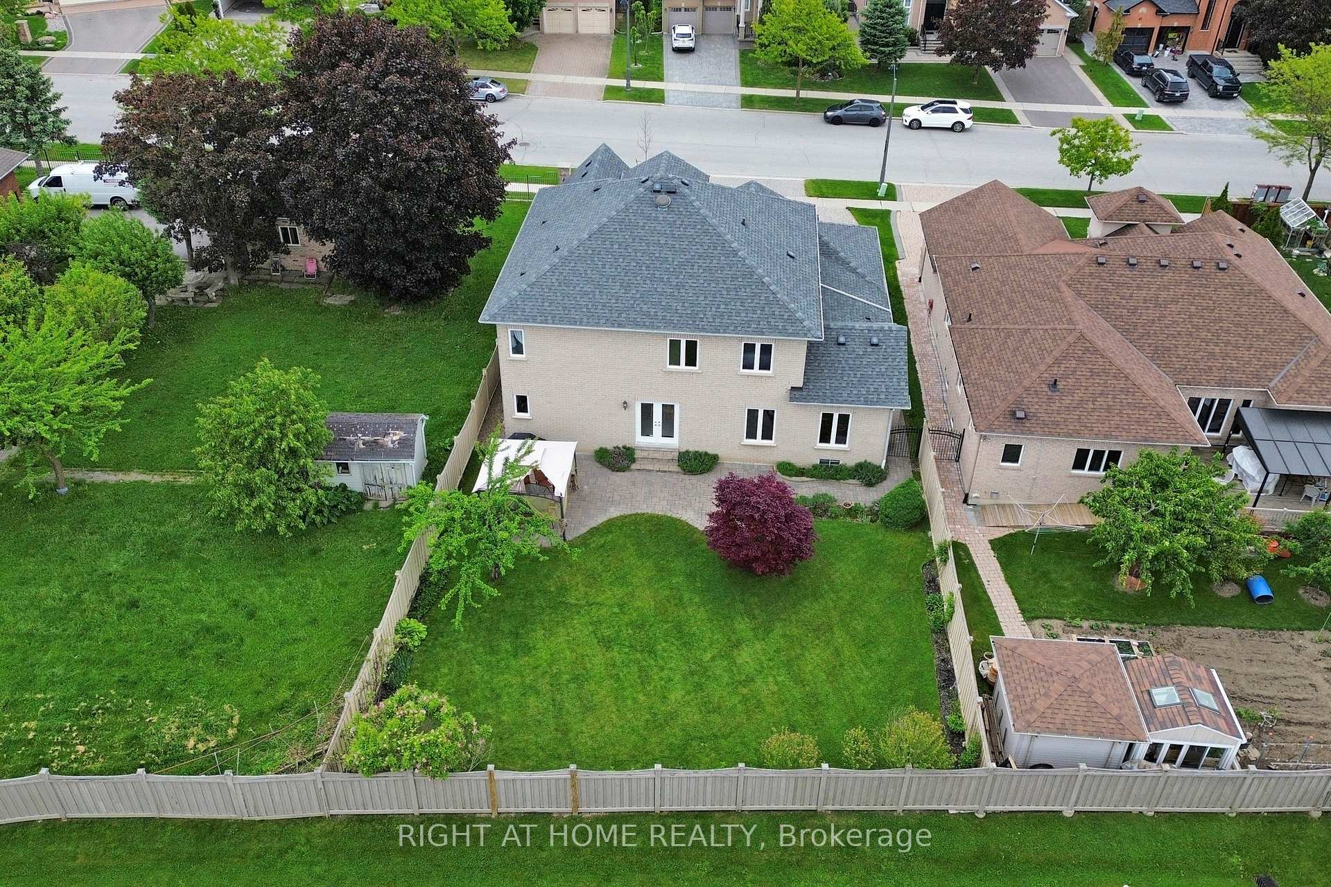 Photo 6 of 28 Babak Boulevard, Vaughan, East Woodbridge — HOMEH