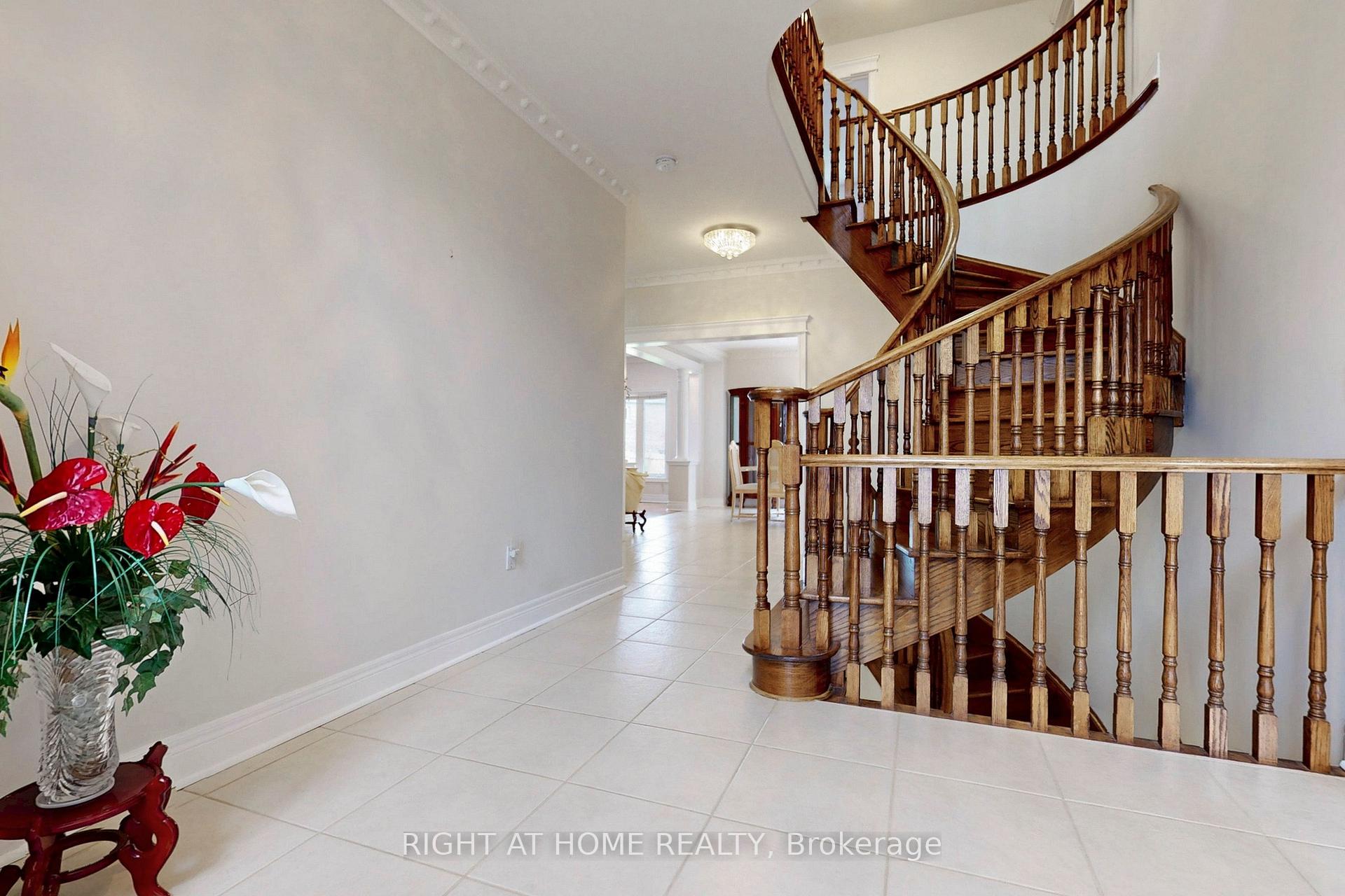 Photo 9 of 28 Babak Boulevard, Vaughan, East Woodbridge — HOMEH