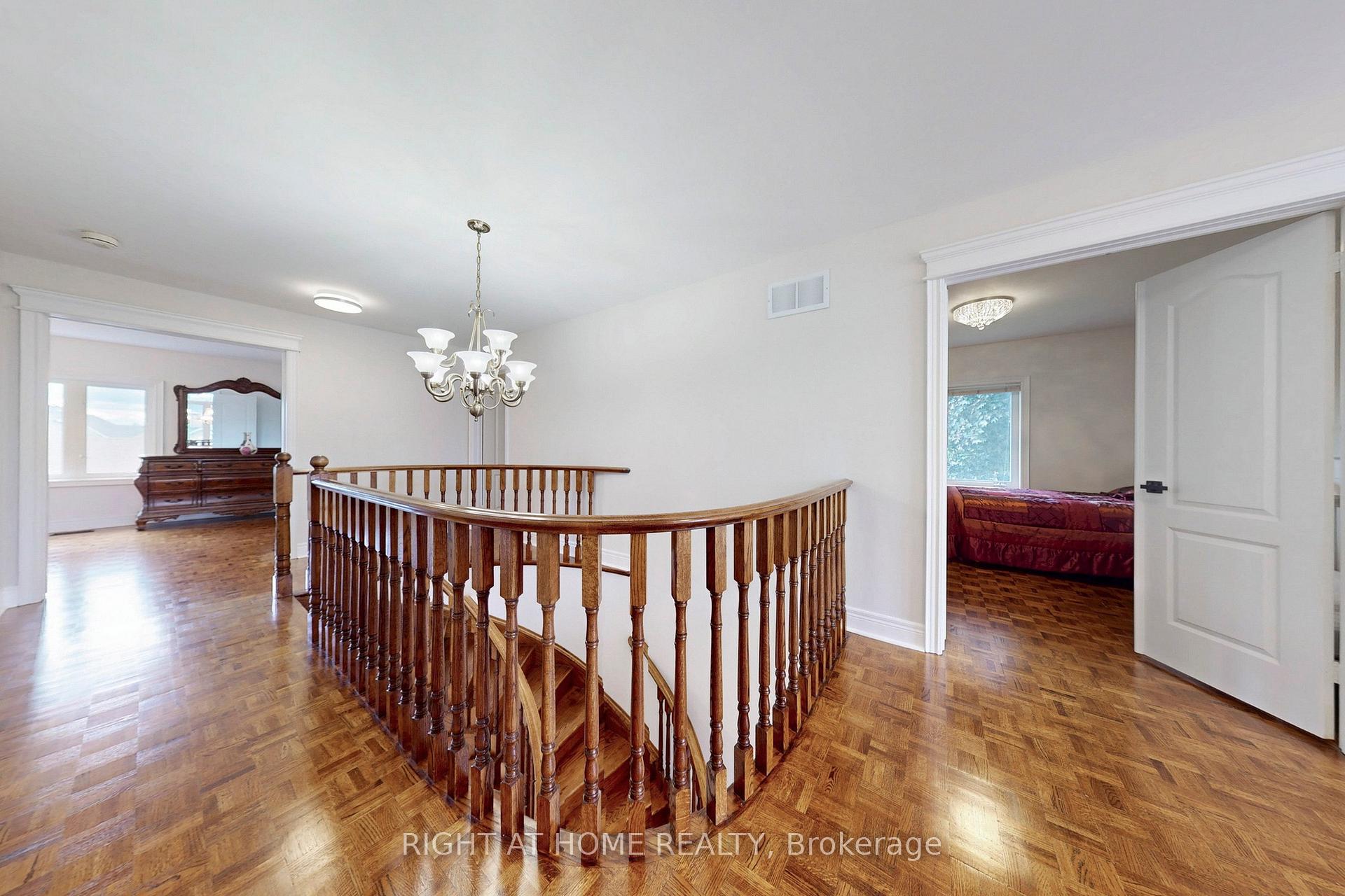 Photo 21 of 28 Babak Boulevard, Vaughan, East Woodbridge — HOMEH