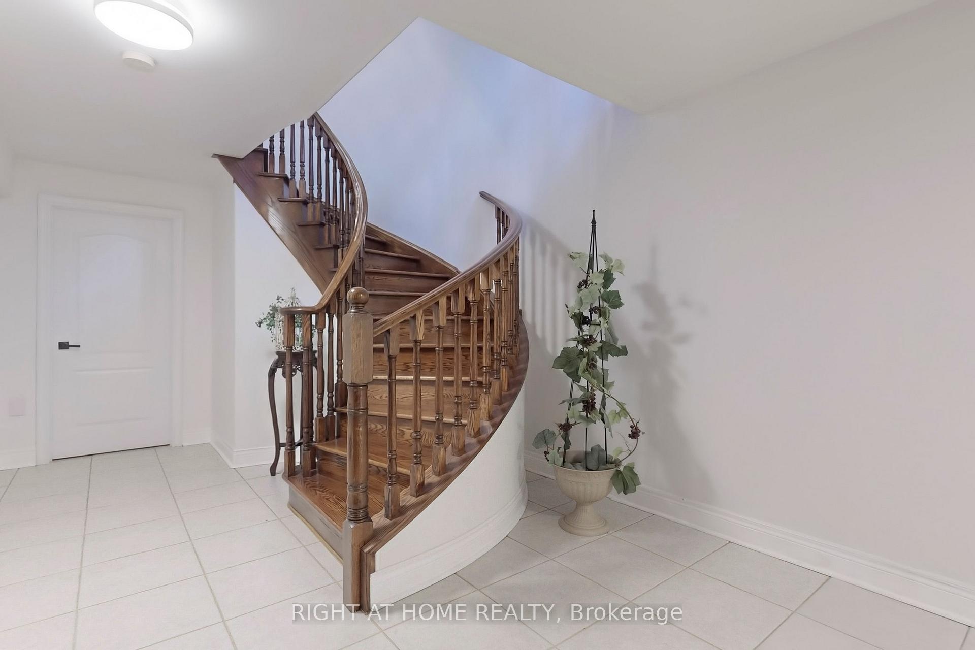 Photo 30 of 28 Babak Boulevard, Vaughan, East Woodbridge — HOMEH