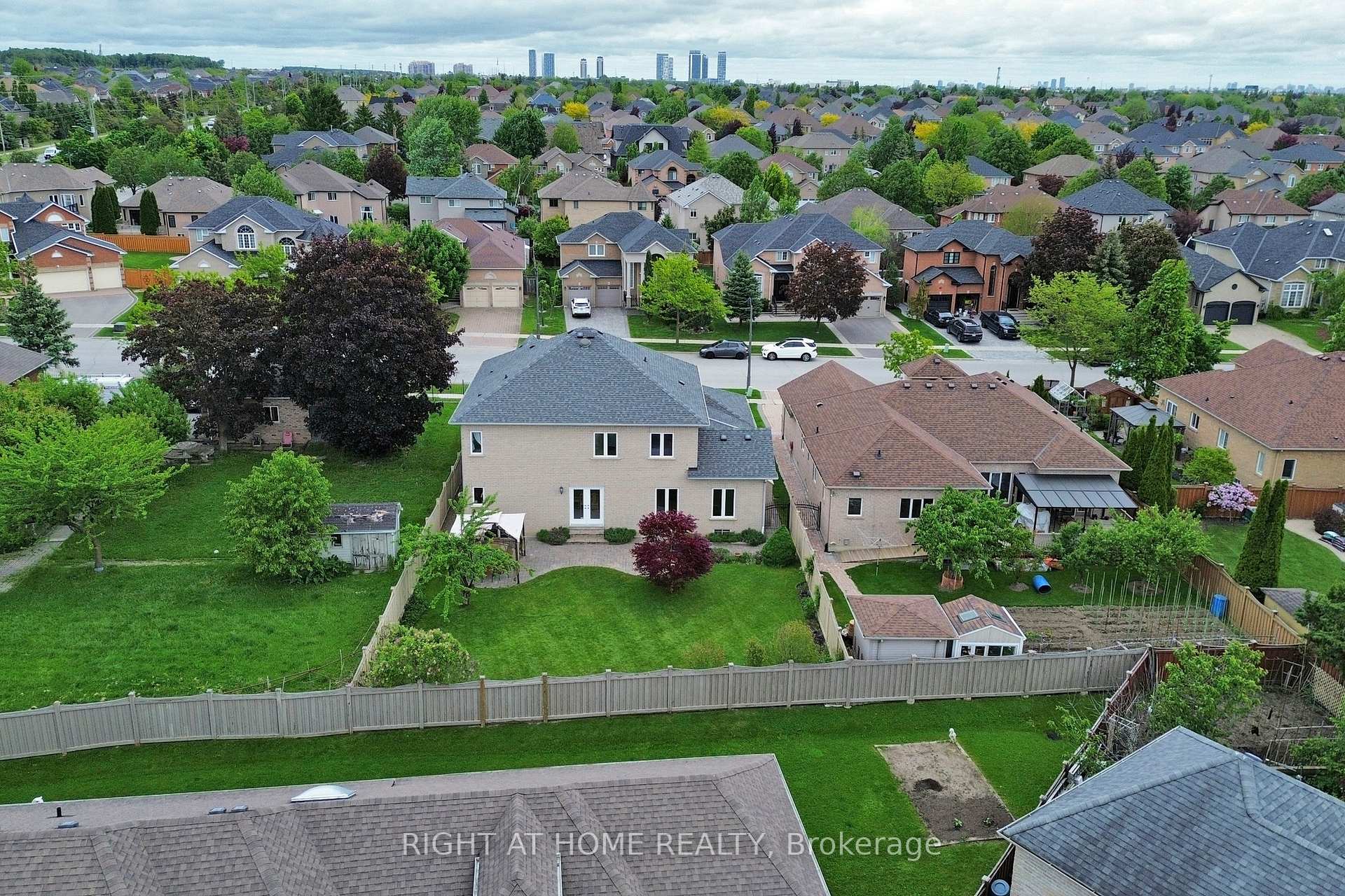 Photo 48 of 28 Babak Boulevard, Vaughan, East Woodbridge — HOMEH