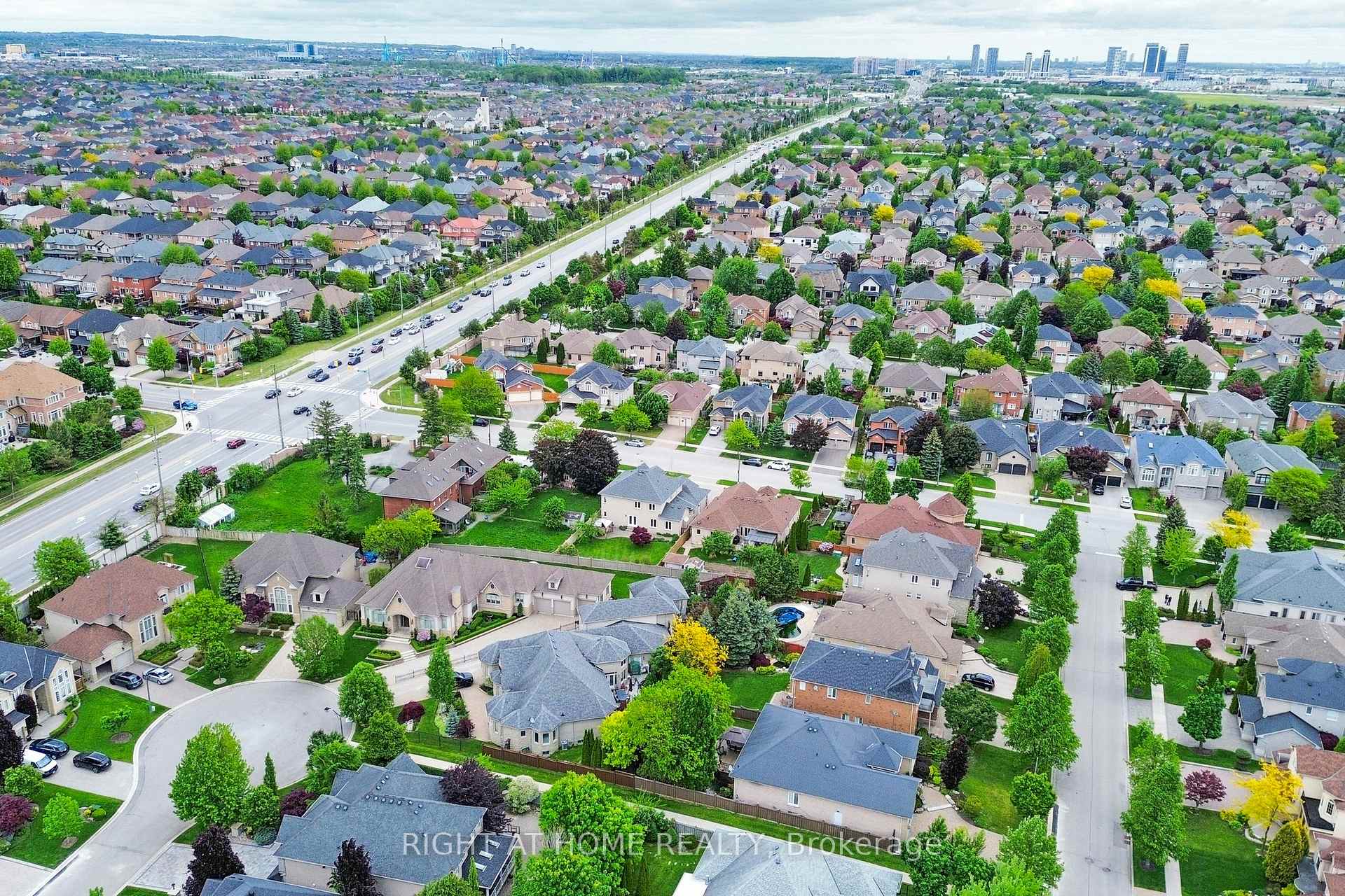 Photo 49 of 28 Babak Boulevard, Vaughan, East Woodbridge — HOMEH