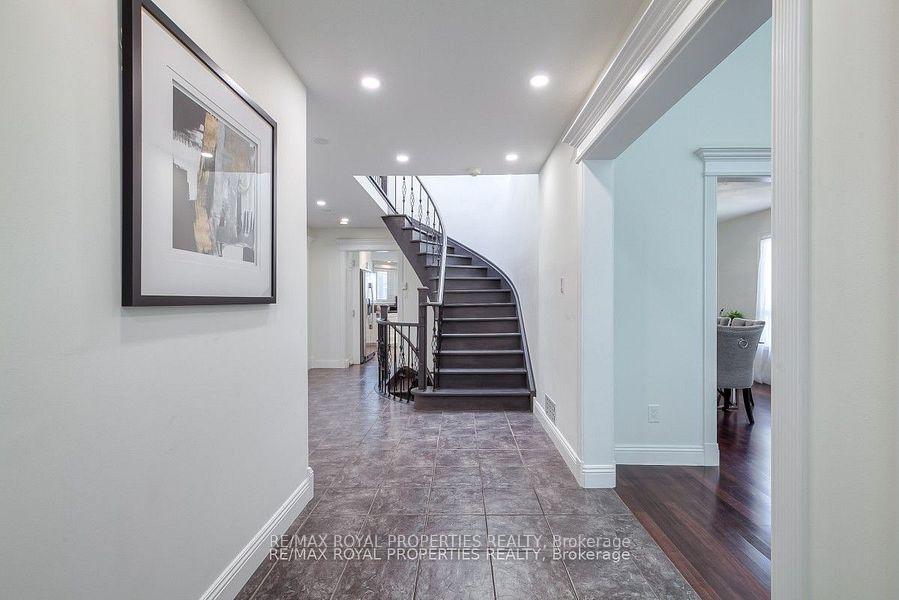 Photo 2 of 820 Grandview Street N, Oshawa, Pinecrest — HOMEH