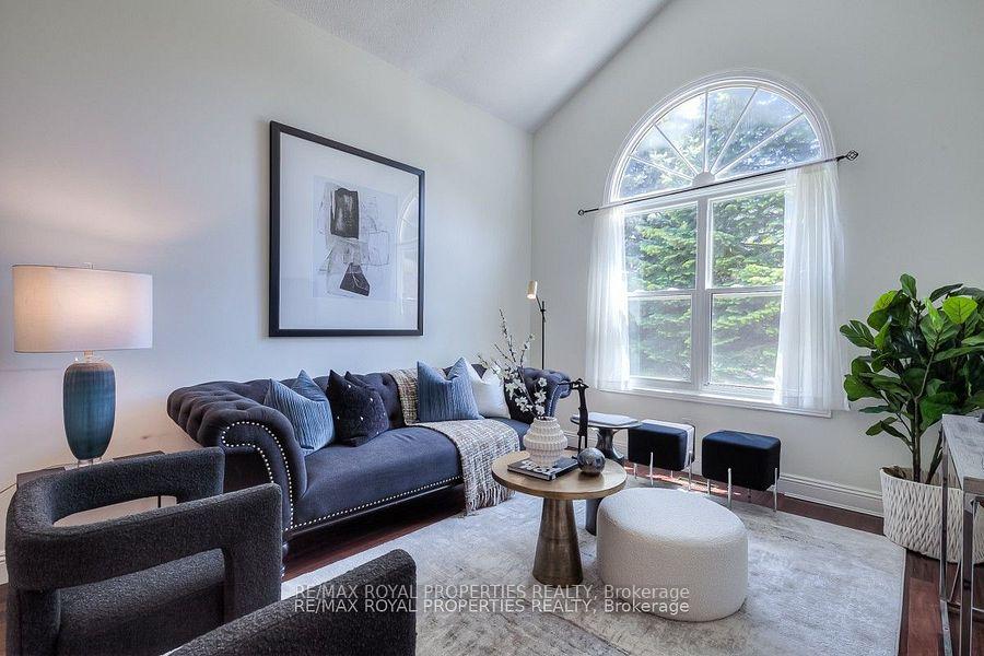 Photo 5 of 820 Grandview Street N, Oshawa, Pinecrest — HOMEH