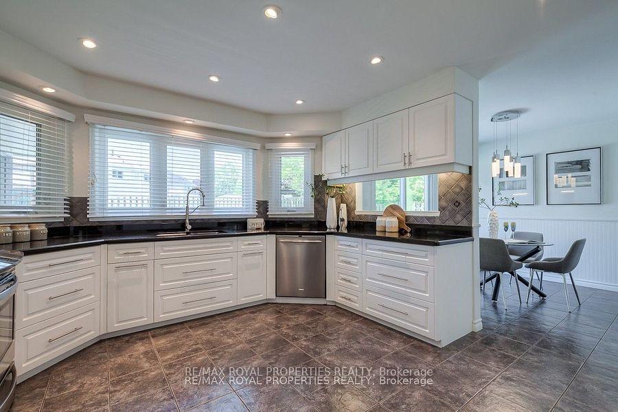 Photo 11 of 820 Grandview Street N, Oshawa, Pinecrest — HOMEH