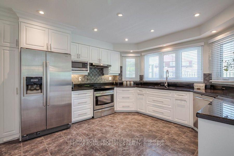 Photo 12 of 820 Grandview Street N, Oshawa, Pinecrest — HOMEH
