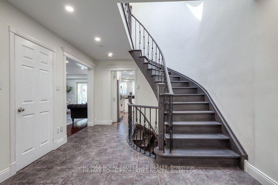 Photo 18 of 820 Grandview Street N, Oshawa, Pinecrest — HOMEH