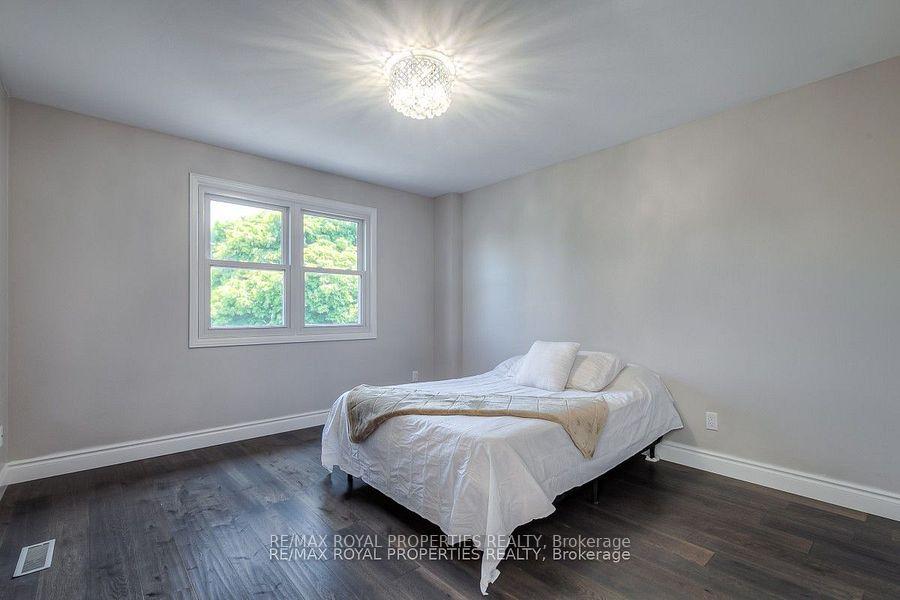 Photo 26 of 820 Grandview Street N, Oshawa, Pinecrest — HOMEH