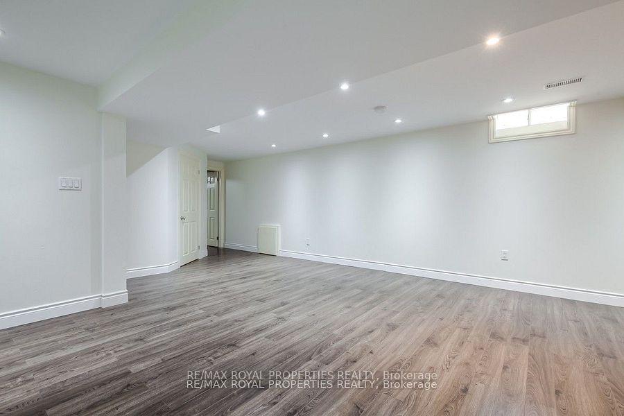 Photo 33 of 820 Grandview Street N, Oshawa, Pinecrest — HOMEH