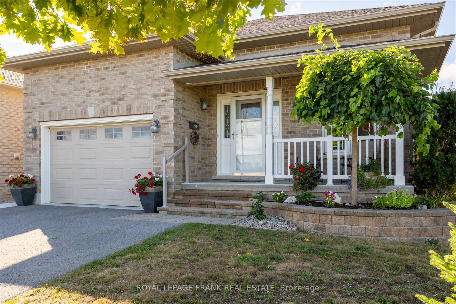 Photo 3 of 1542 Ireland Drive, Peterborough, Monaghan Ward 2 — HOMEH