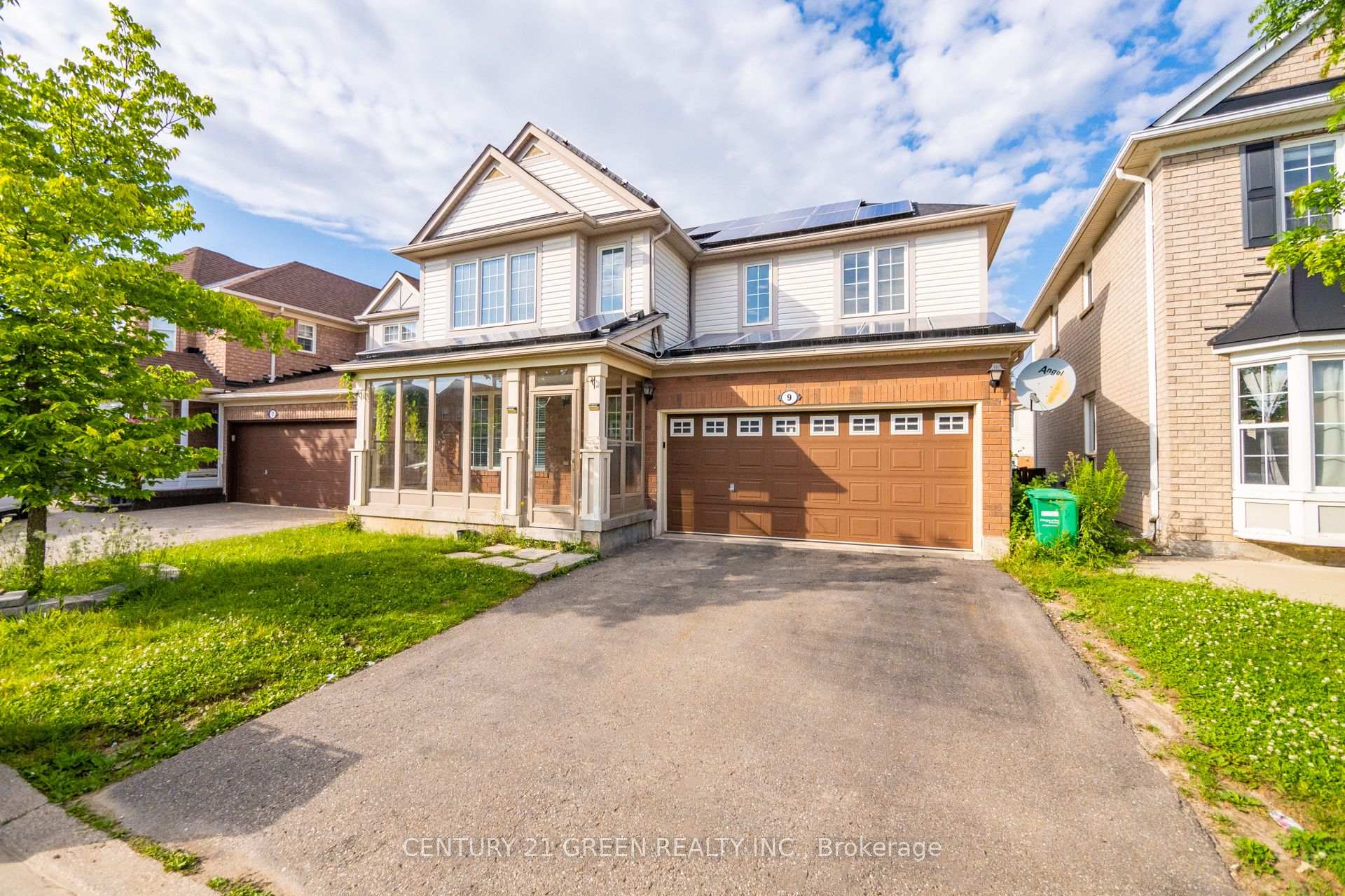 Photo 2 of 9 Mortimer Drive, Brampton, Fletcher's Meadow — HOMEH