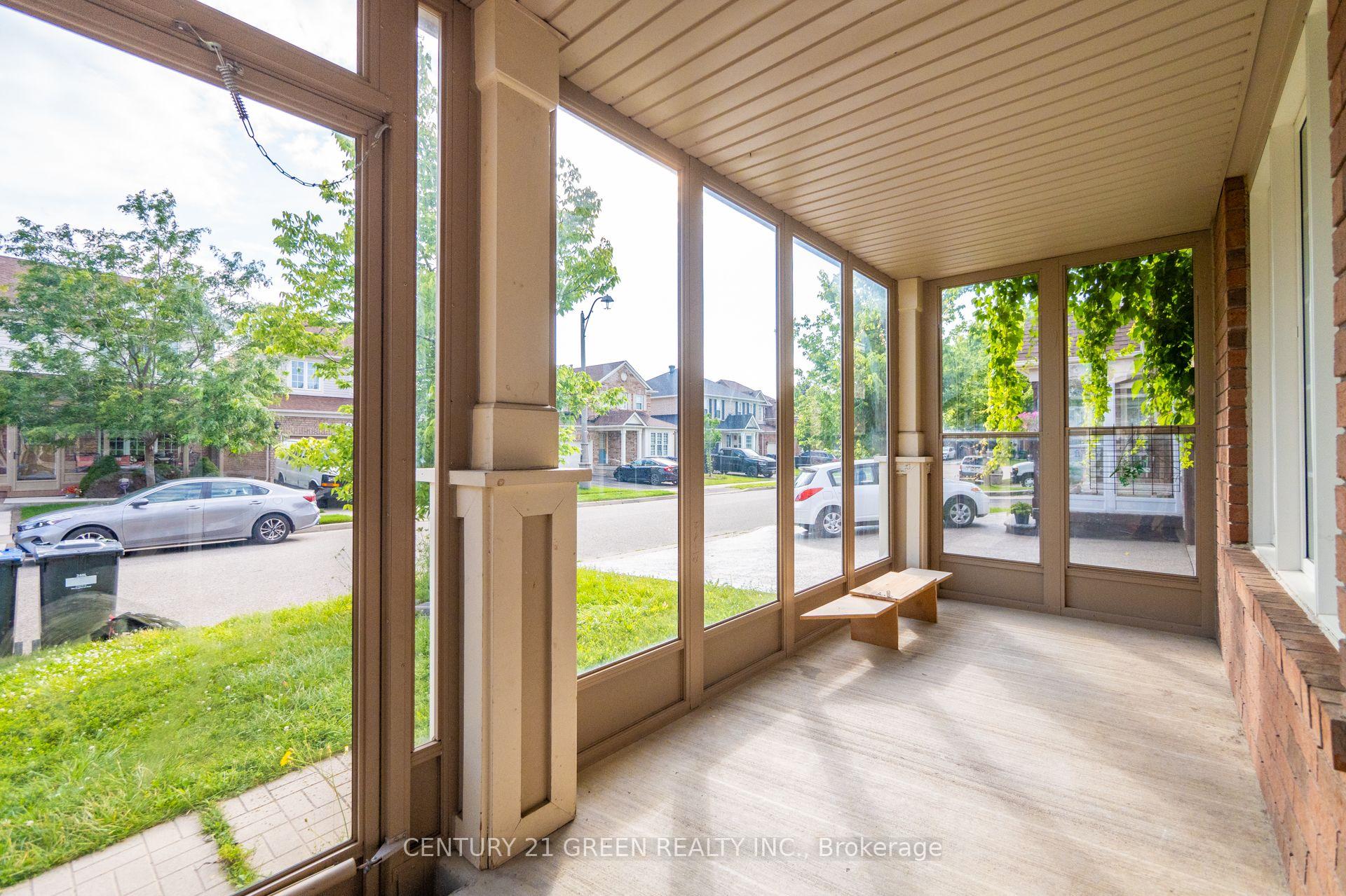 Photo 8 of 9 Mortimer Drive, Brampton, Fletcher's Meadow — HOMEH