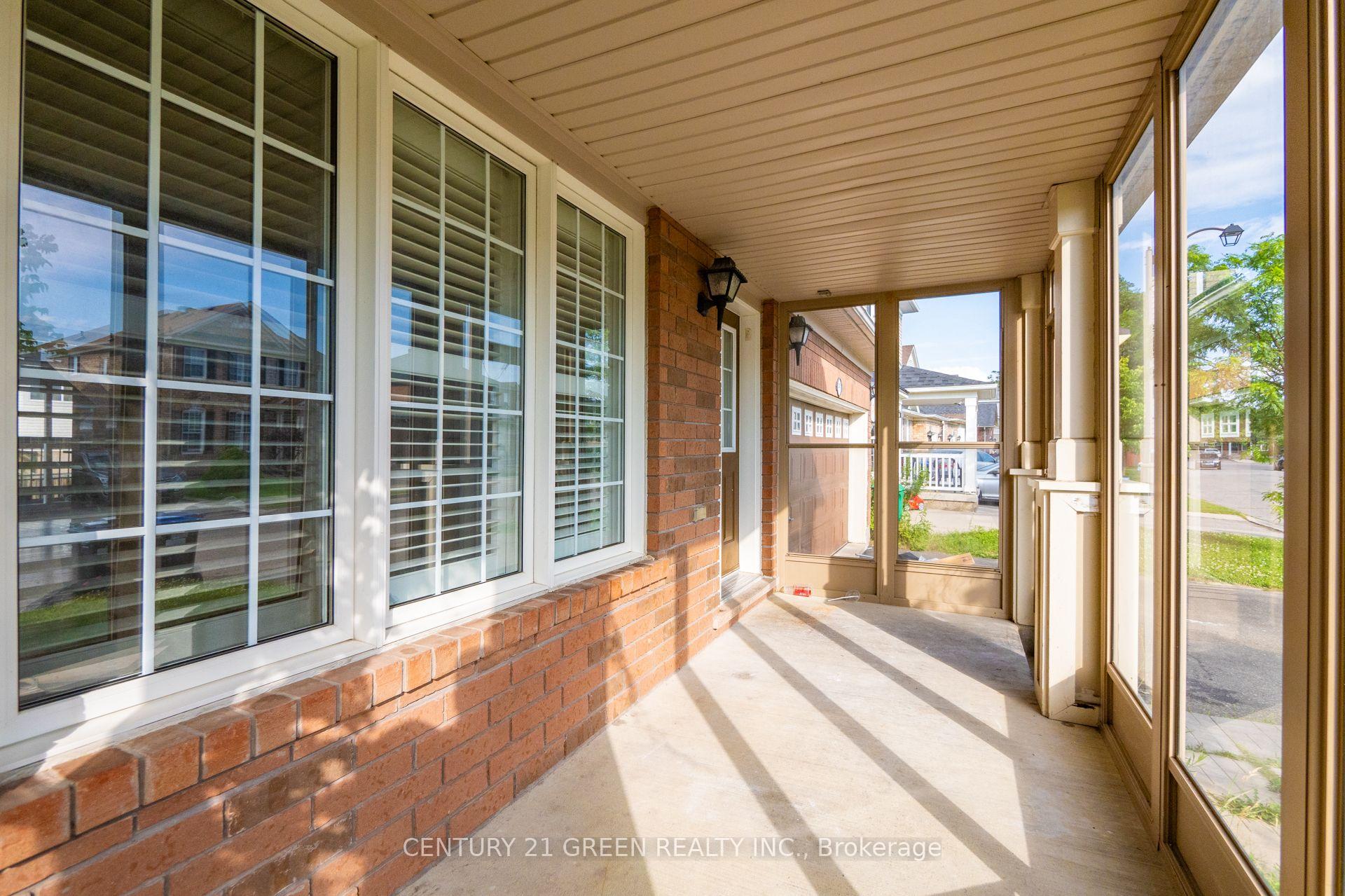 Photo 3 of 9 Mortimer Drive, Brampton, Fletcher's Meadow — HOMEH