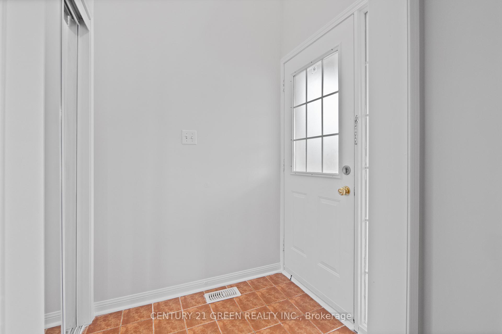 Photo 7 of 9 Mortimer Drive, Brampton, Fletcher's Meadow — HOMEH
