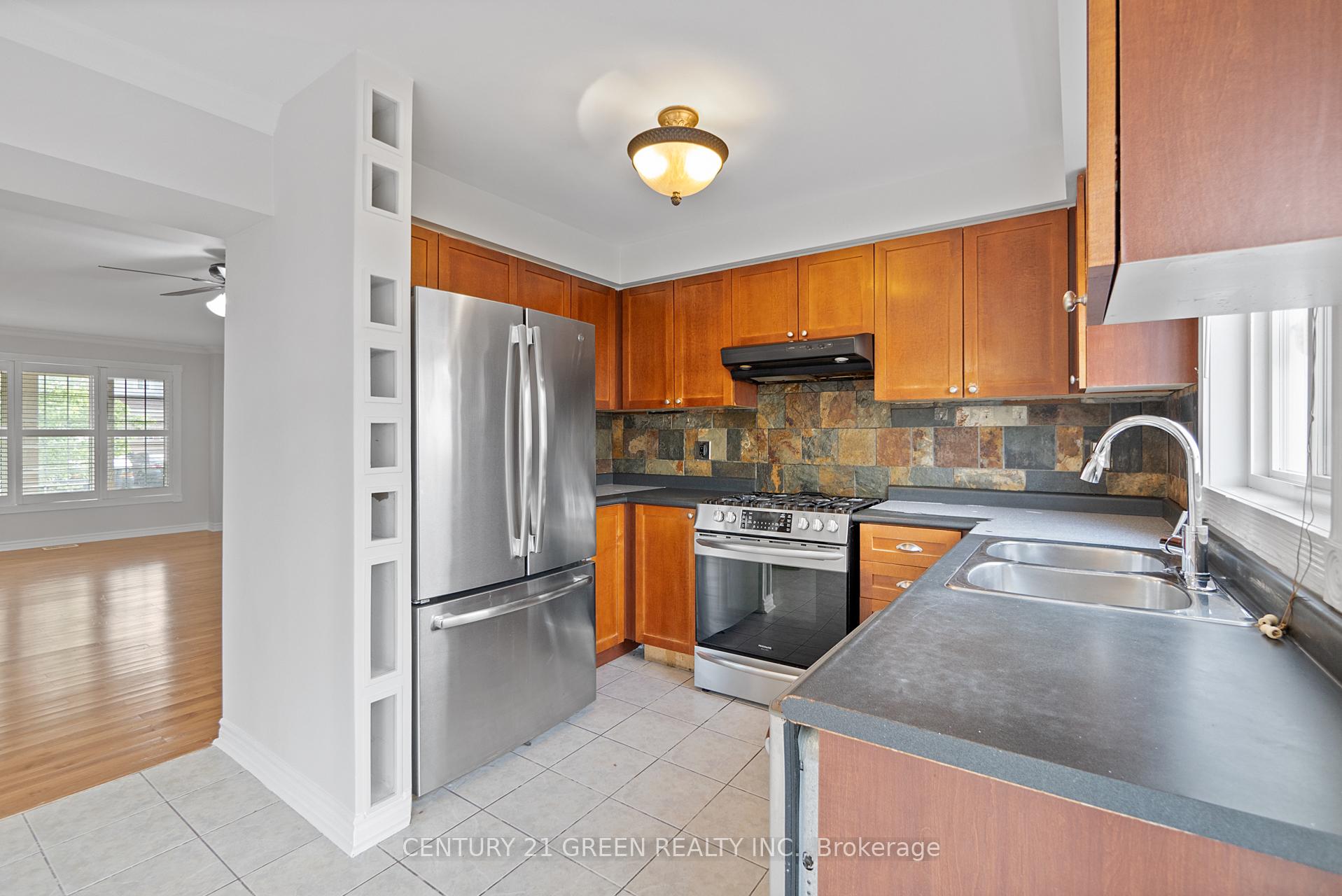 Photo 21 of 9 Mortimer Drive, Brampton, Fletcher's Meadow — HOMEH