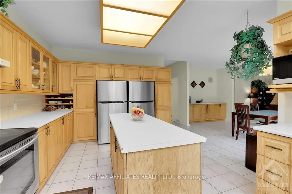 Photo 6 of 1370 Inge Crescent, Ottawa, Navan — HOMEH