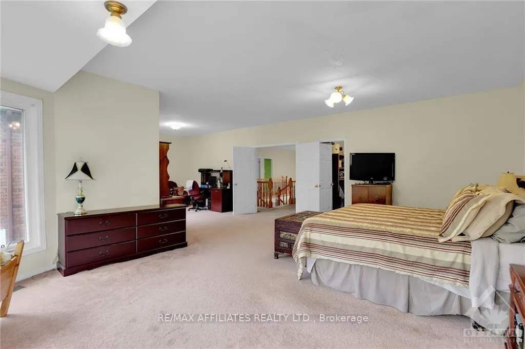 Photo 7 of 1370 Inge Crescent, Ottawa, Navan — HOMEH