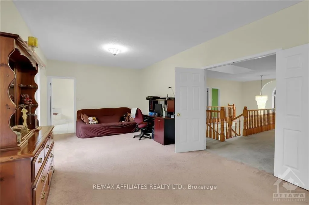 Photo 8 of 1370 Inge Crescent, Ottawa, Navan — HOMEH