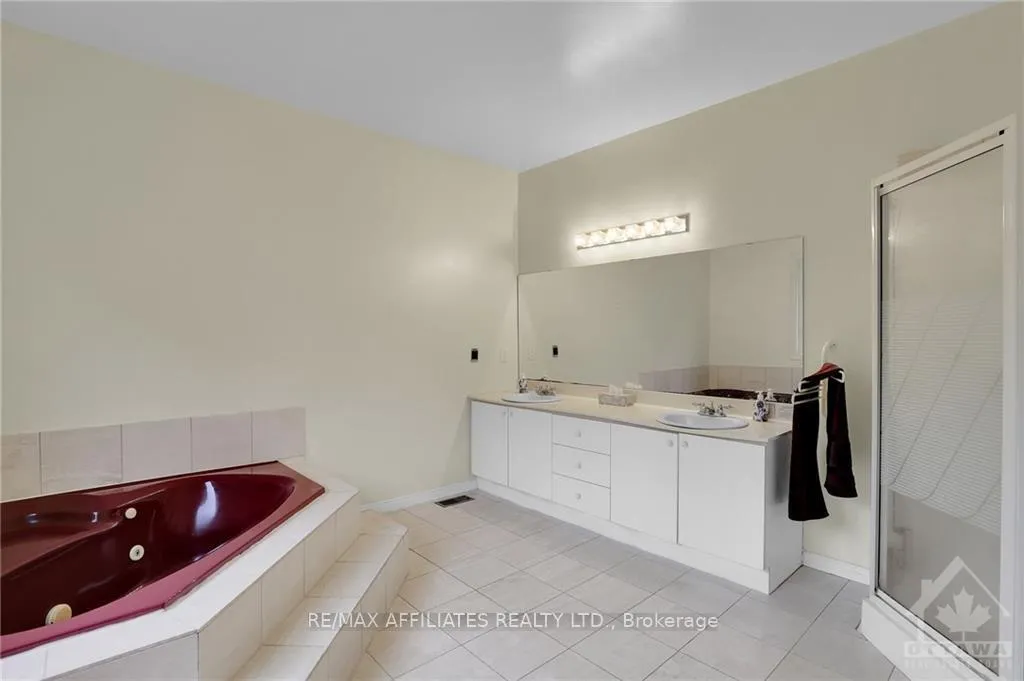 Photo 9 of 1370 Inge Crescent, Ottawa, Navan — HOMEH