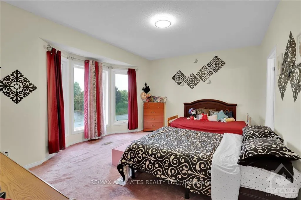 Photo 10 of 1370 Inge Crescent, Ottawa, Navan — HOMEH