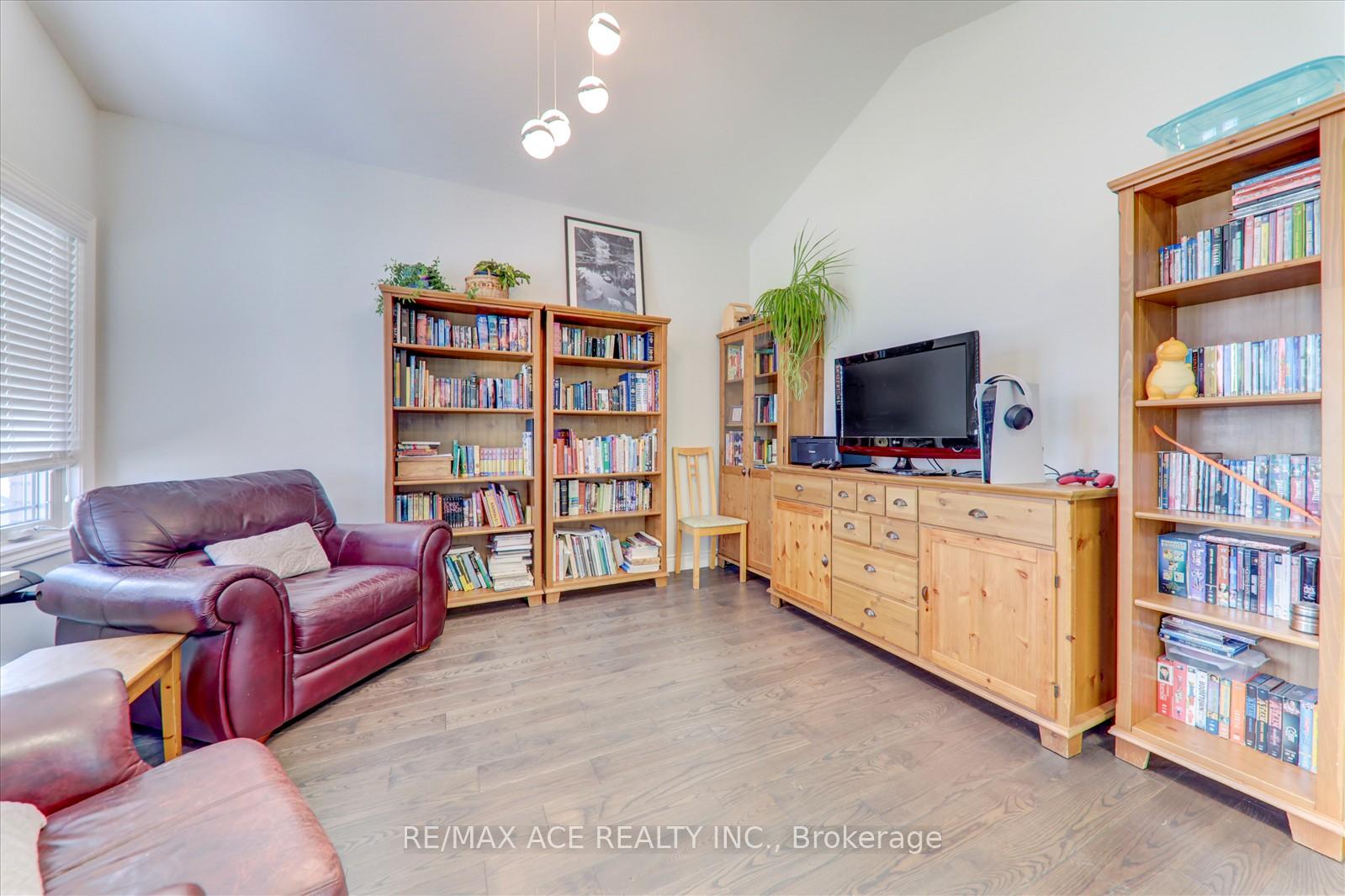 Photo 4 of 49 Covington Crescent, Belleville, Thurlow Ward — HOMEH