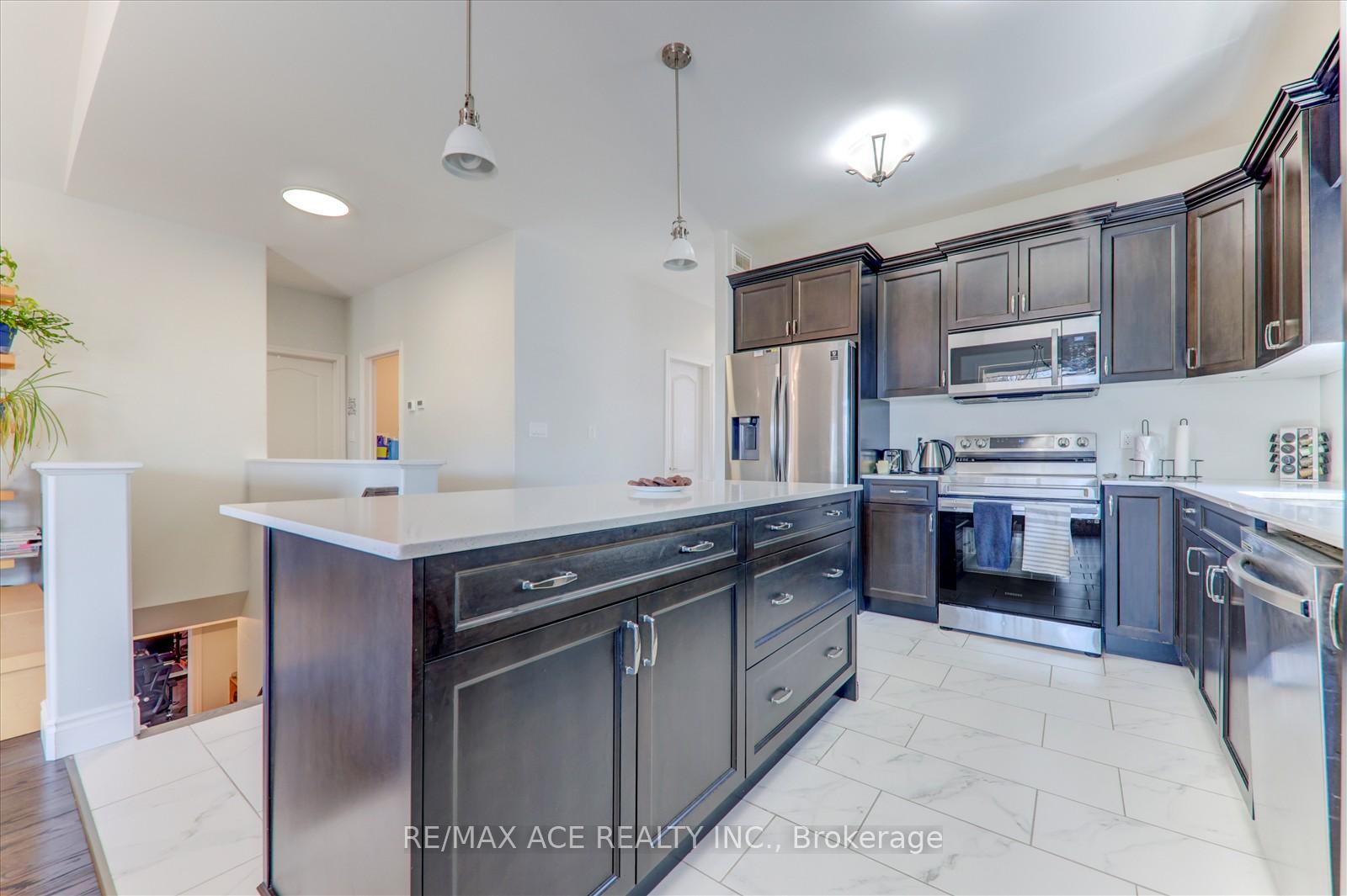 Photo 11 of 49 Covington Crescent, Belleville, Thurlow Ward — HOMEH