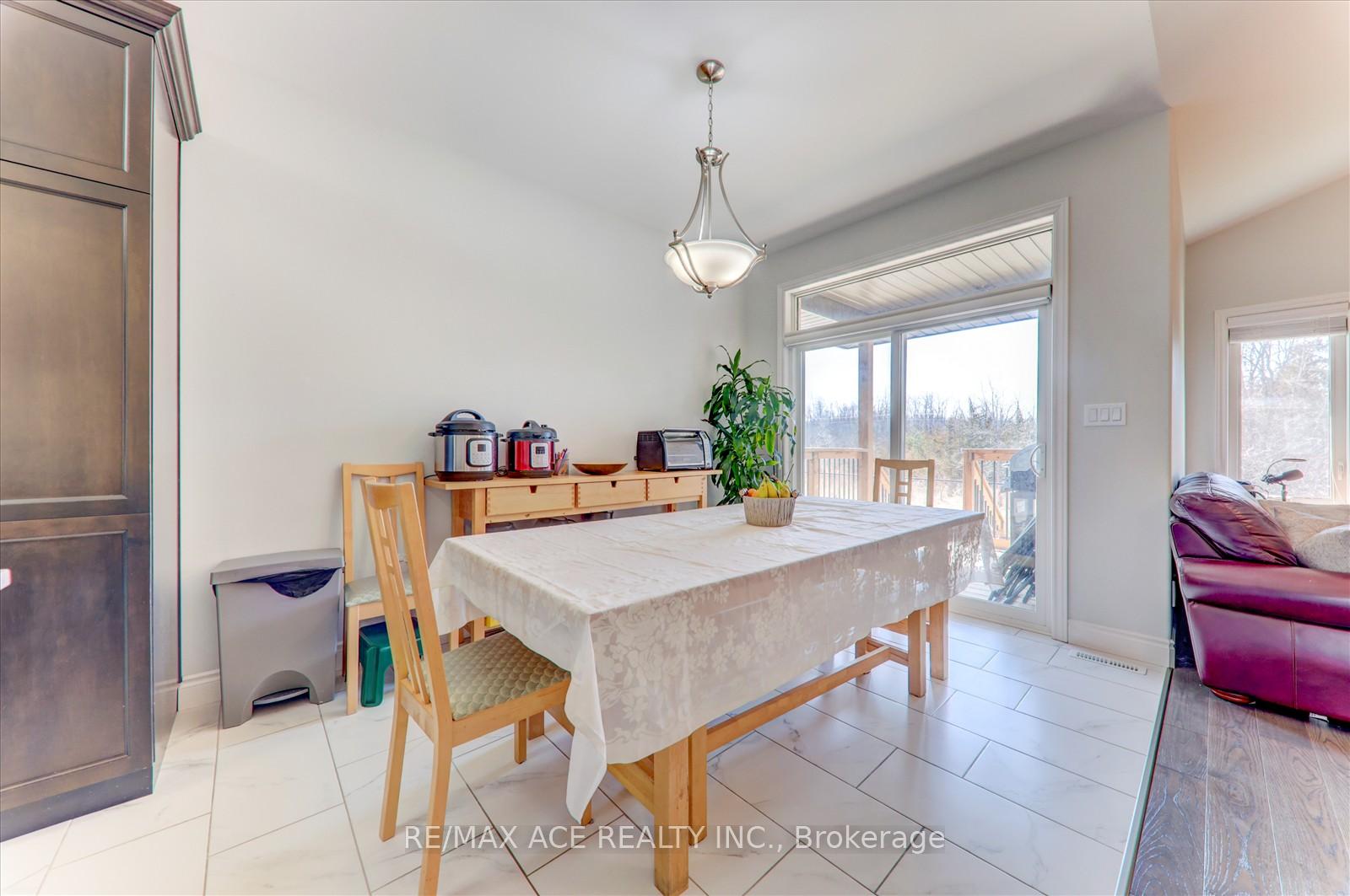 Photo 10 of 49 Covington Crescent, Belleville, Thurlow Ward — HOMEH