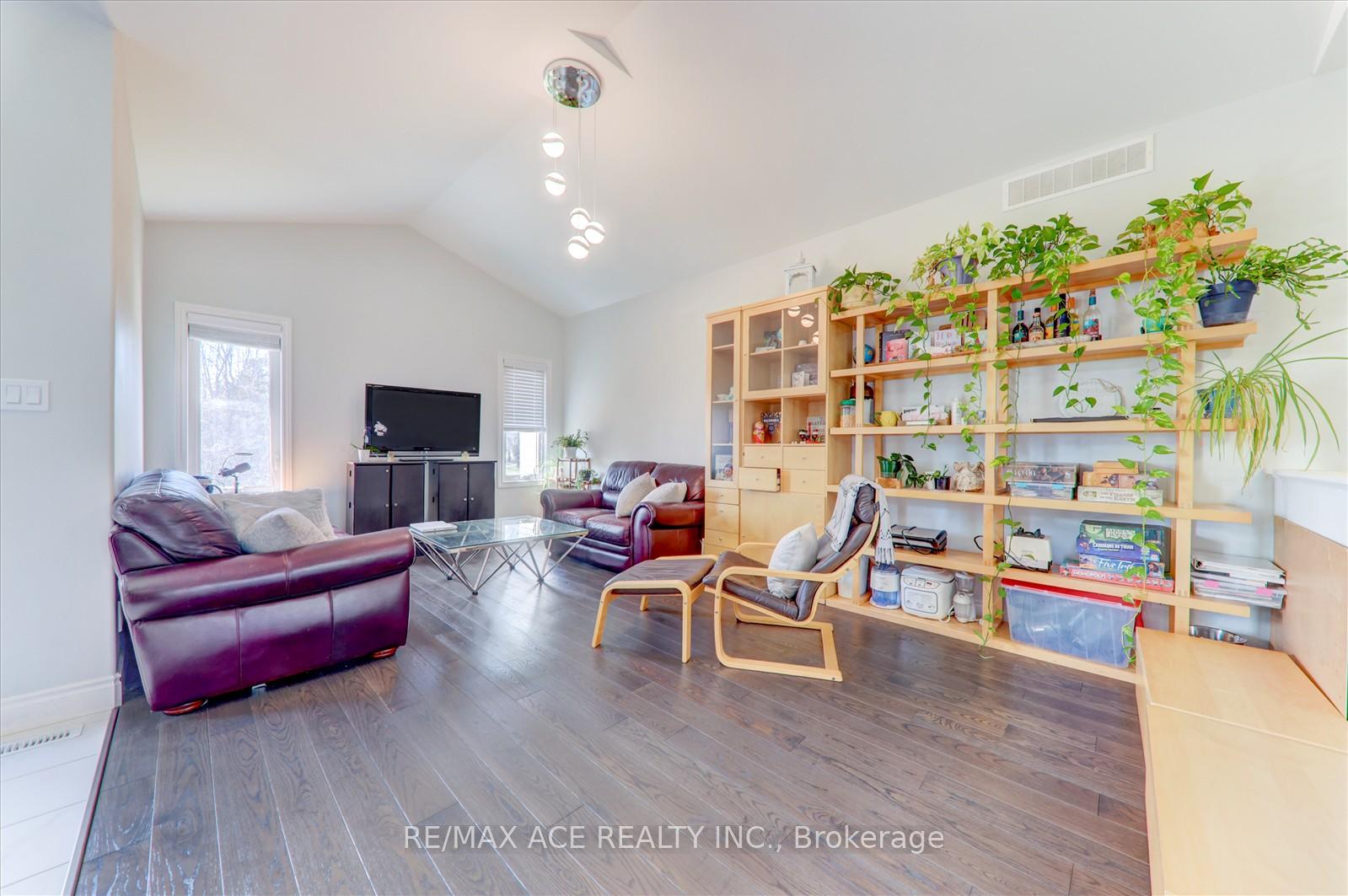 Photo 13 of 49 Covington Crescent, Belleville, Thurlow Ward — HOMEH