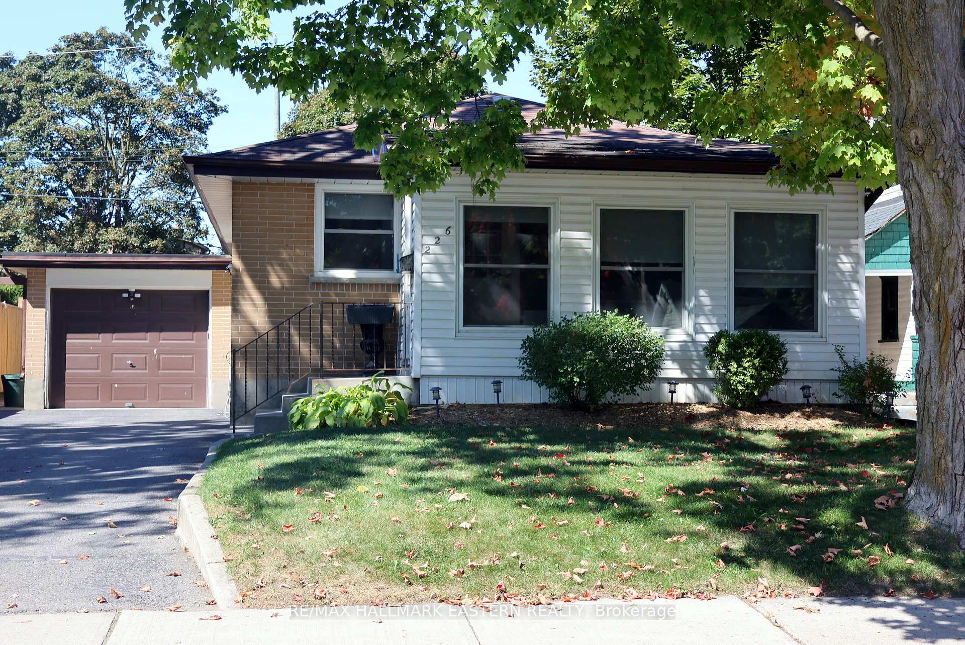 Photo 2 of 226 Lee Street, Peterborough, Northcrest Ward 5 — HOMEH