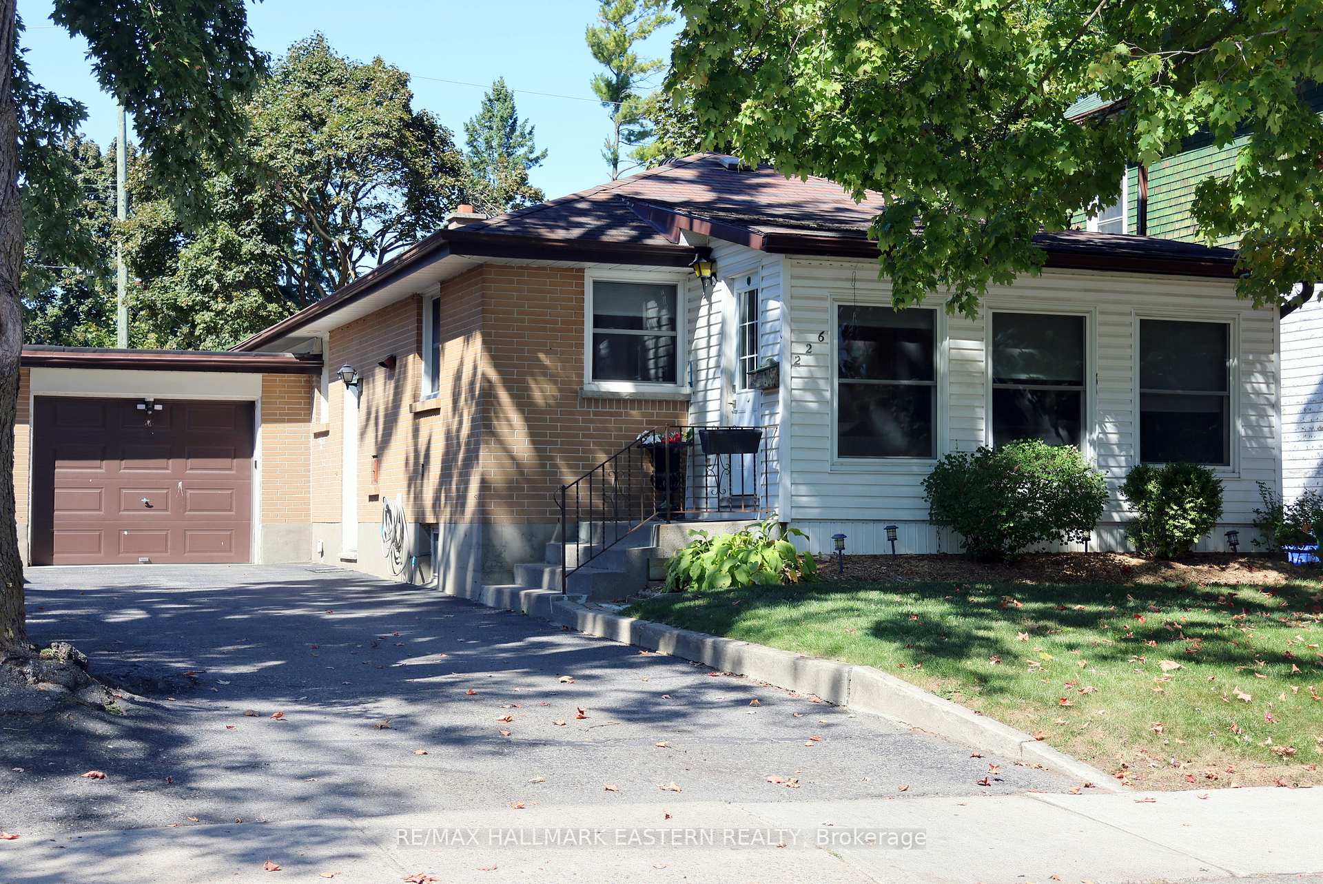 Photo 3 of 226 Lee Street, Peterborough, Northcrest Ward 5 — HOMEH