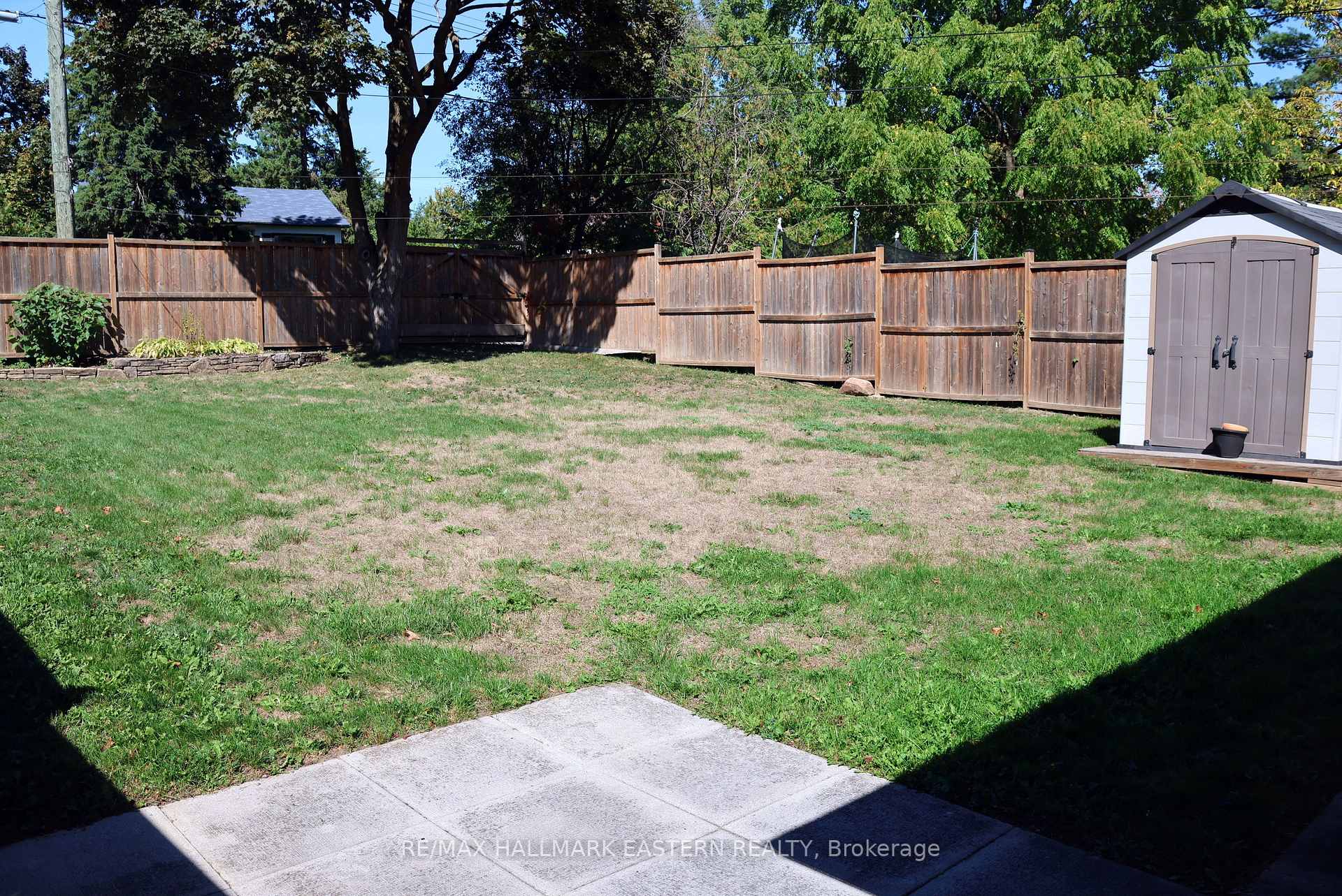 Photo 4 of 226 Lee Street, Peterborough, Northcrest Ward 5 — HOMEH