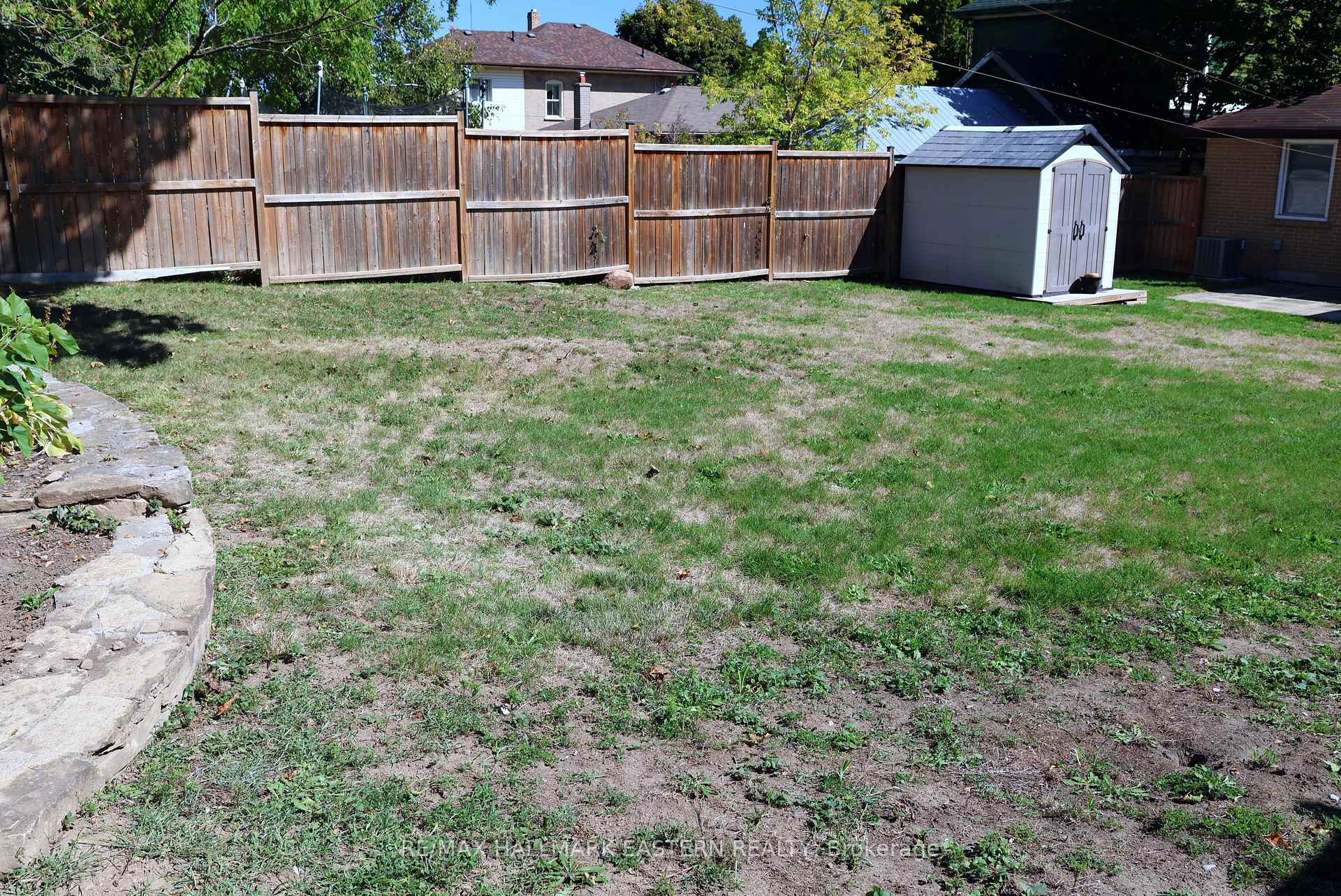 Photo 5 of 226 Lee Street, Peterborough, Northcrest Ward 5 — HOMEH