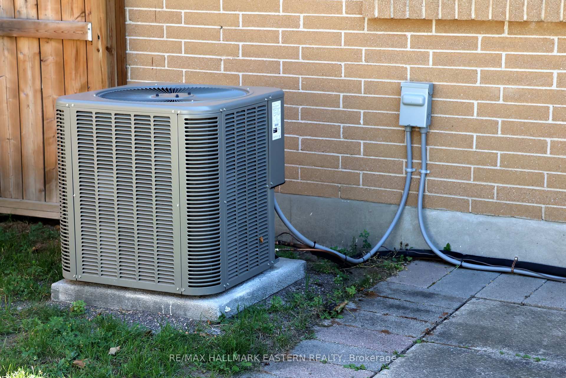 Photo 6 of 226 Lee Street, Peterborough, Northcrest Ward 5 — HOMEH