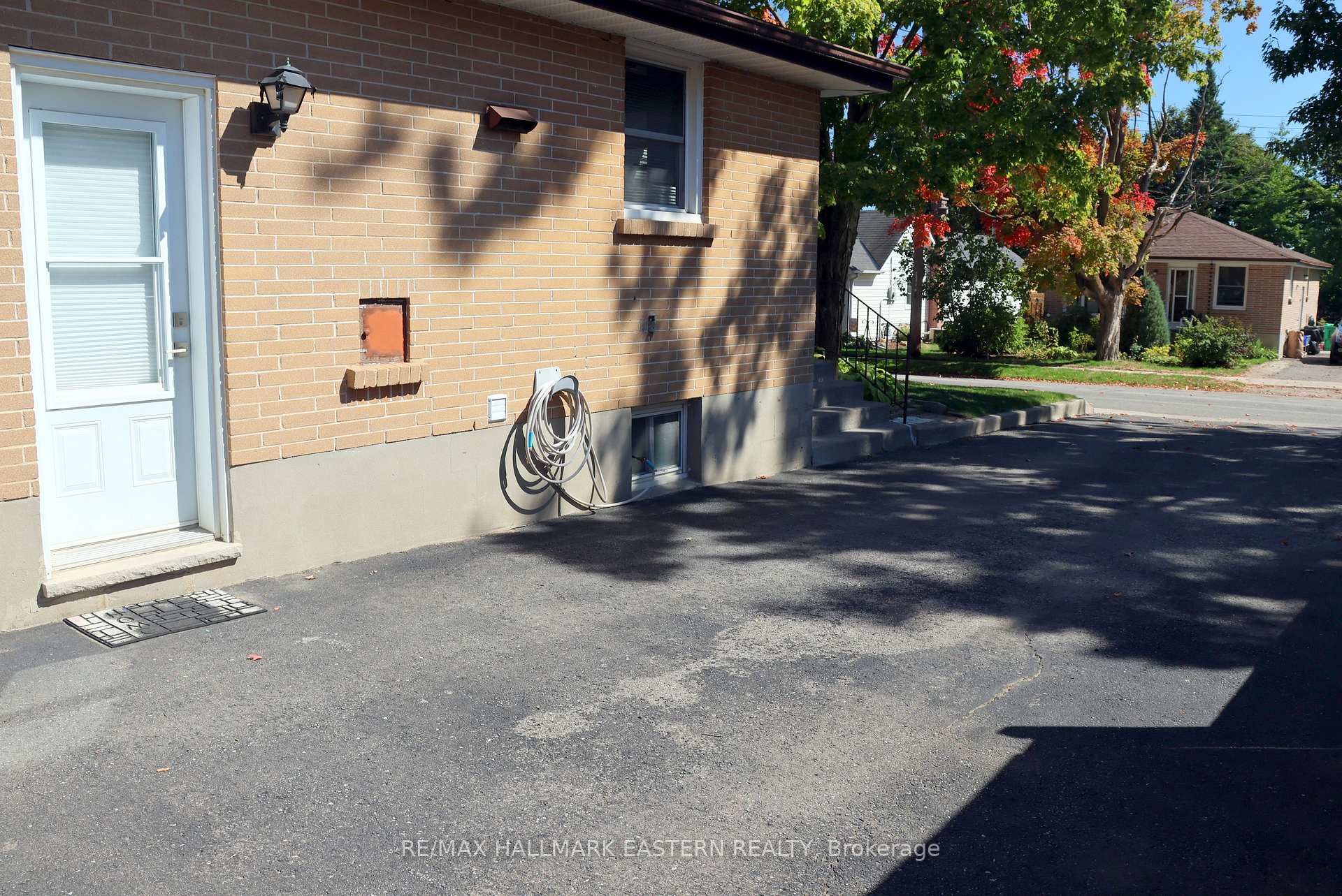 Photo 7 of 226 Lee Street, Peterborough, Northcrest Ward 5 — HOMEH