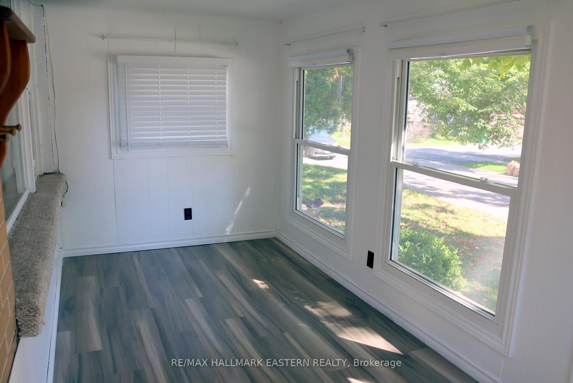 Photo 11 of 226 Lee Street, Peterborough, Northcrest Ward 5 — HOMEH