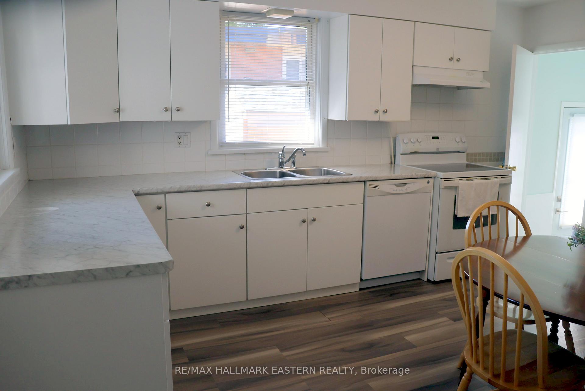 Photo 13 of 226 Lee Street, Peterborough, Northcrest Ward 5 — HOMEH