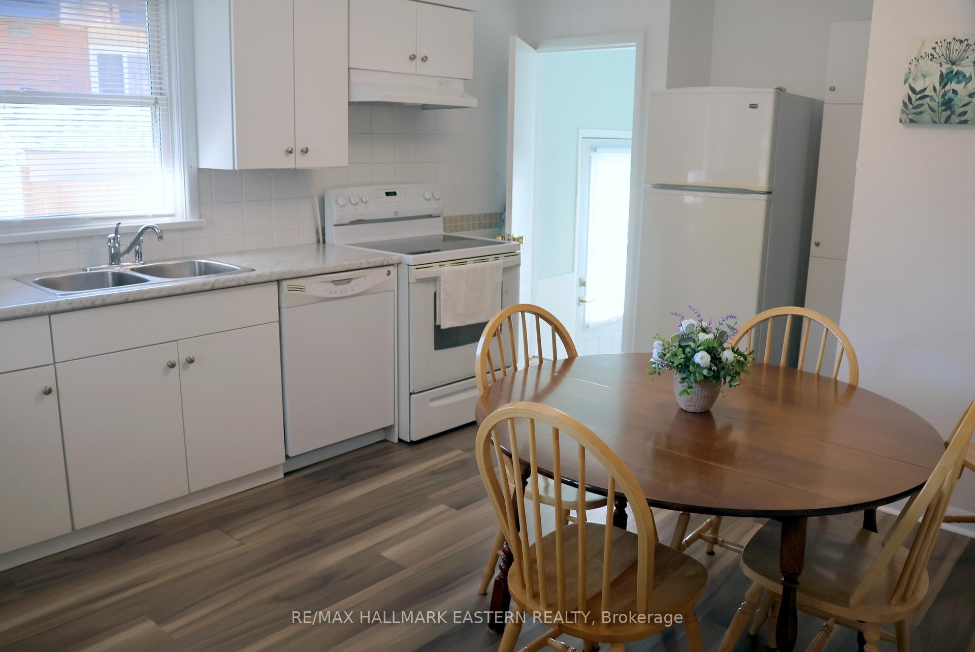 Photo 14 of 226 Lee Street, Peterborough, Northcrest Ward 5 — HOMEH