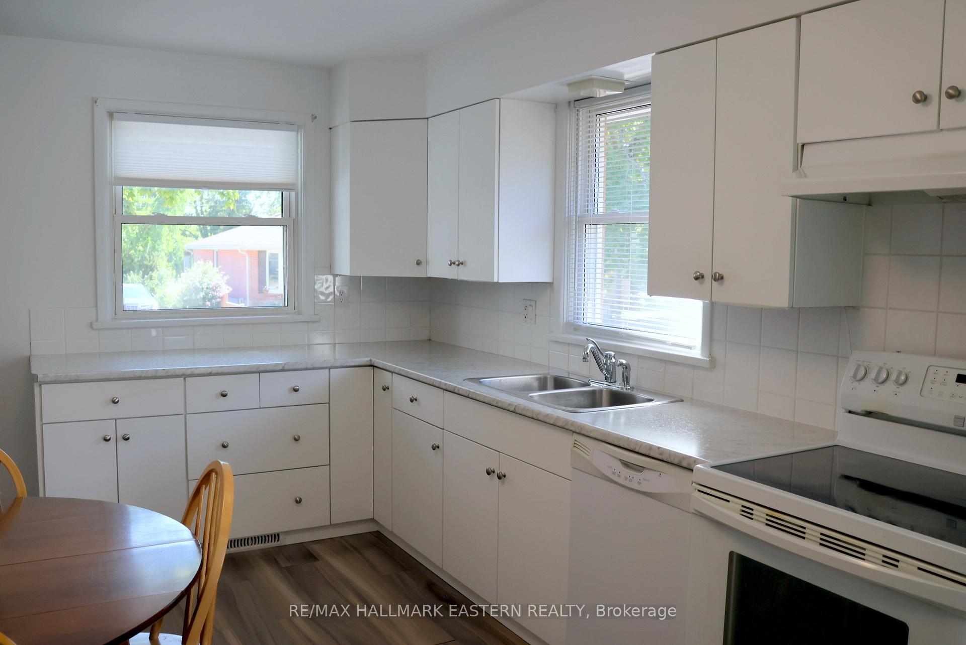 Photo 15 of 226 Lee Street, Peterborough, Northcrest Ward 5 — HOMEH