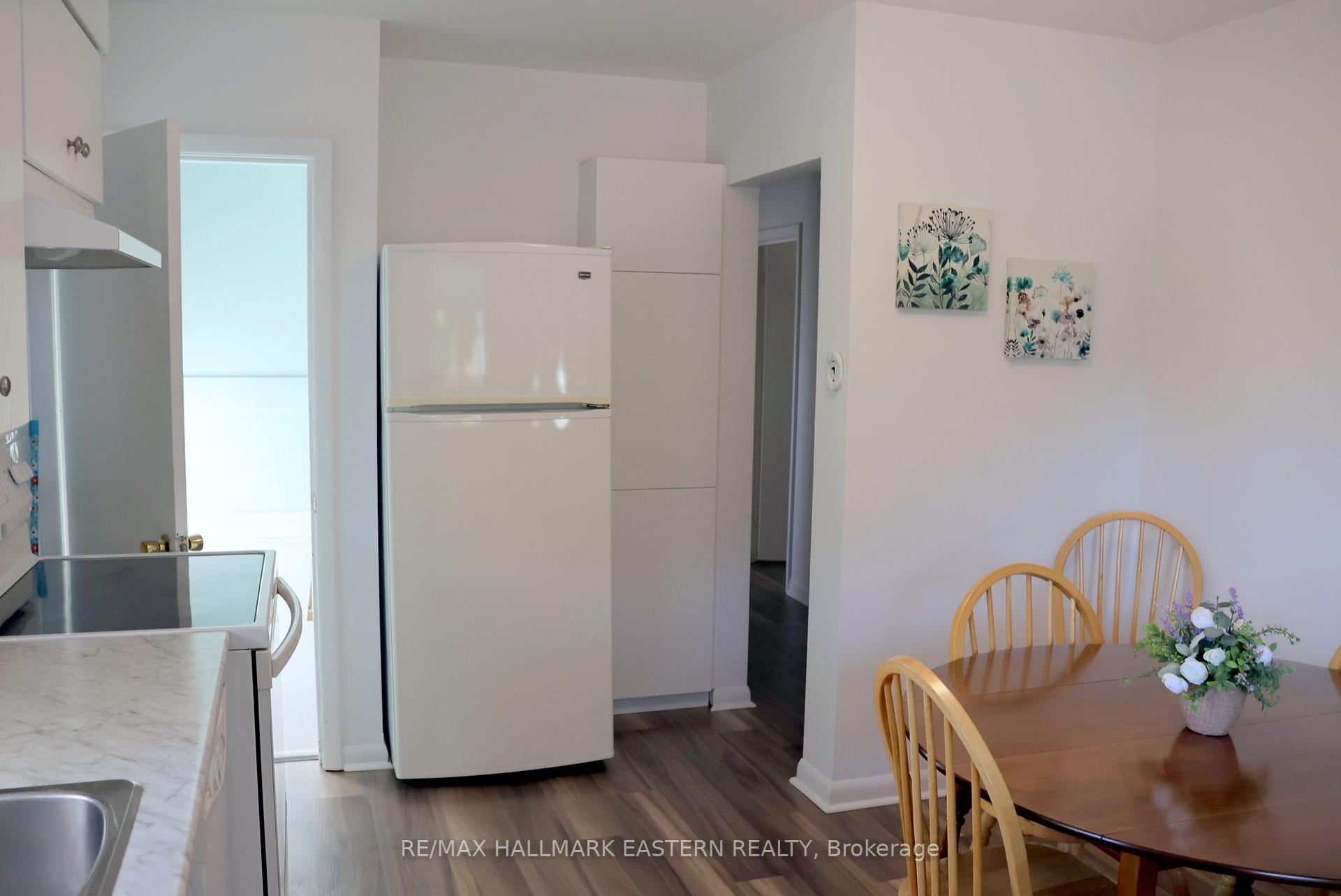 Photo 17 of 226 Lee Street, Peterborough, Northcrest Ward 5 — HOMEH