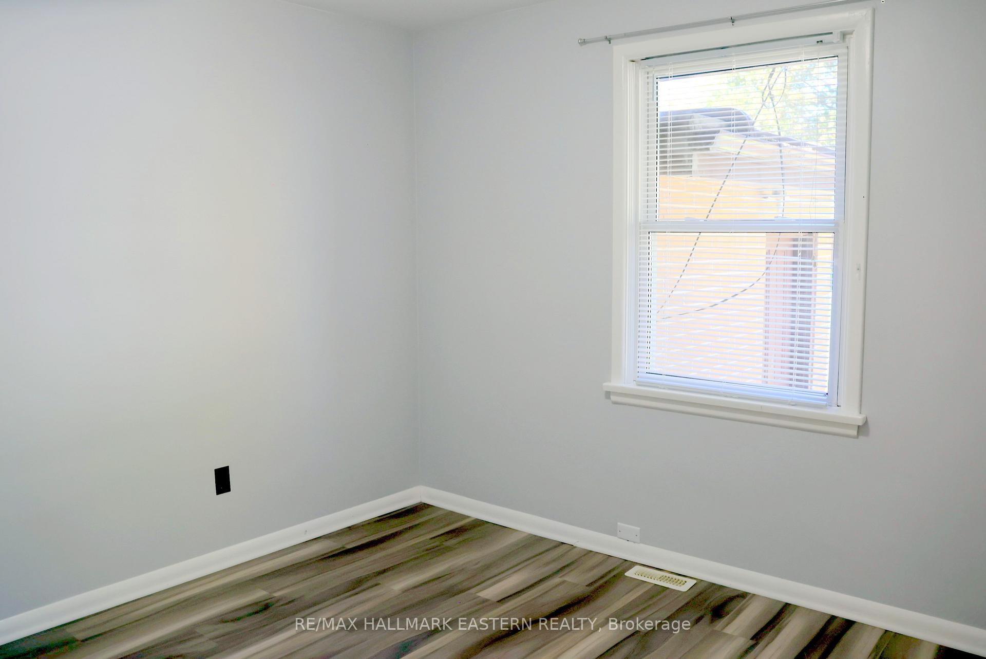 Photo 20 of 226 Lee Street, Peterborough, Northcrest Ward 5 — HOMEH