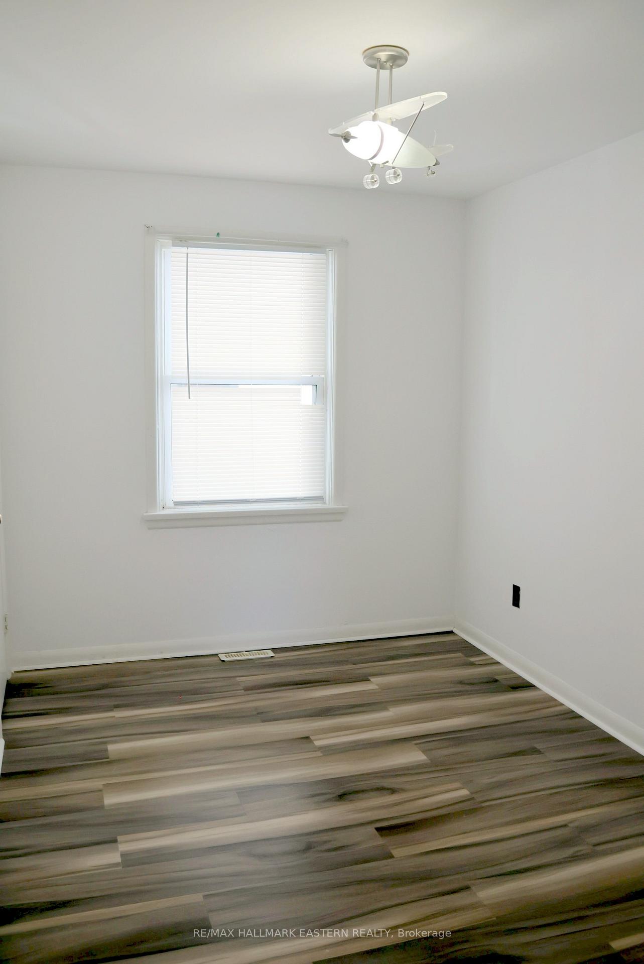 Photo 21 of 226 Lee Street, Peterborough, Northcrest Ward 5 — HOMEH