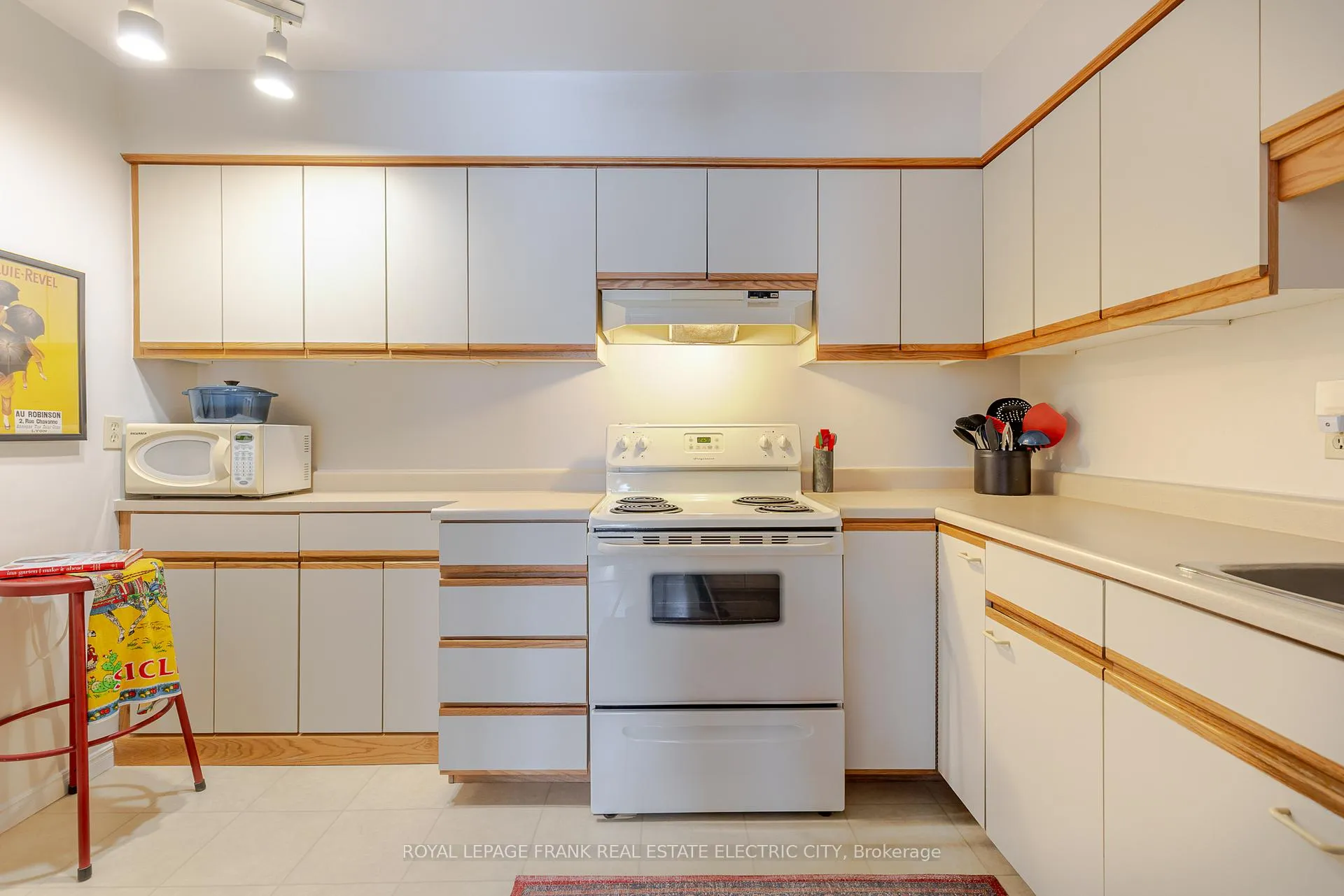 Photo 19 of Unit 203, 2185 Walker Avenue, Peterborough, Ashburnham Ward 4 — HOMEH