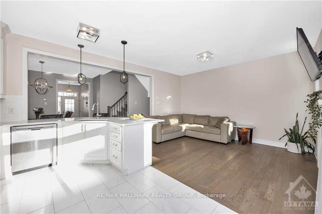 Photo 14 of 246 Willow Aster Circle, Ottawa, Avalon West — HOMEH