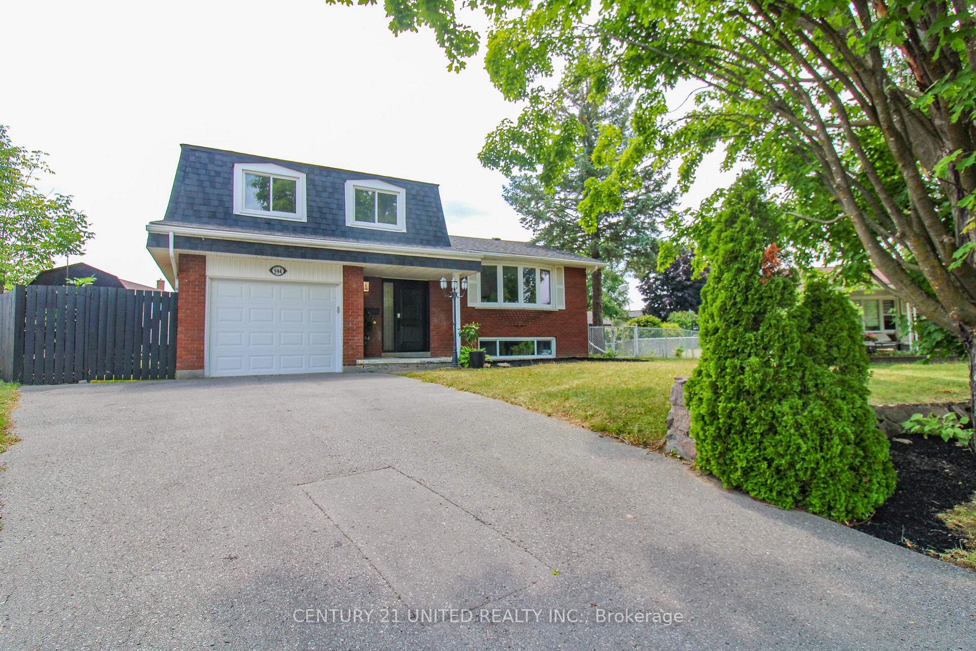 Photo 2 of 594 Saugeen Crescent, Peterborough, Ashburnham Ward 4 — HOMEH