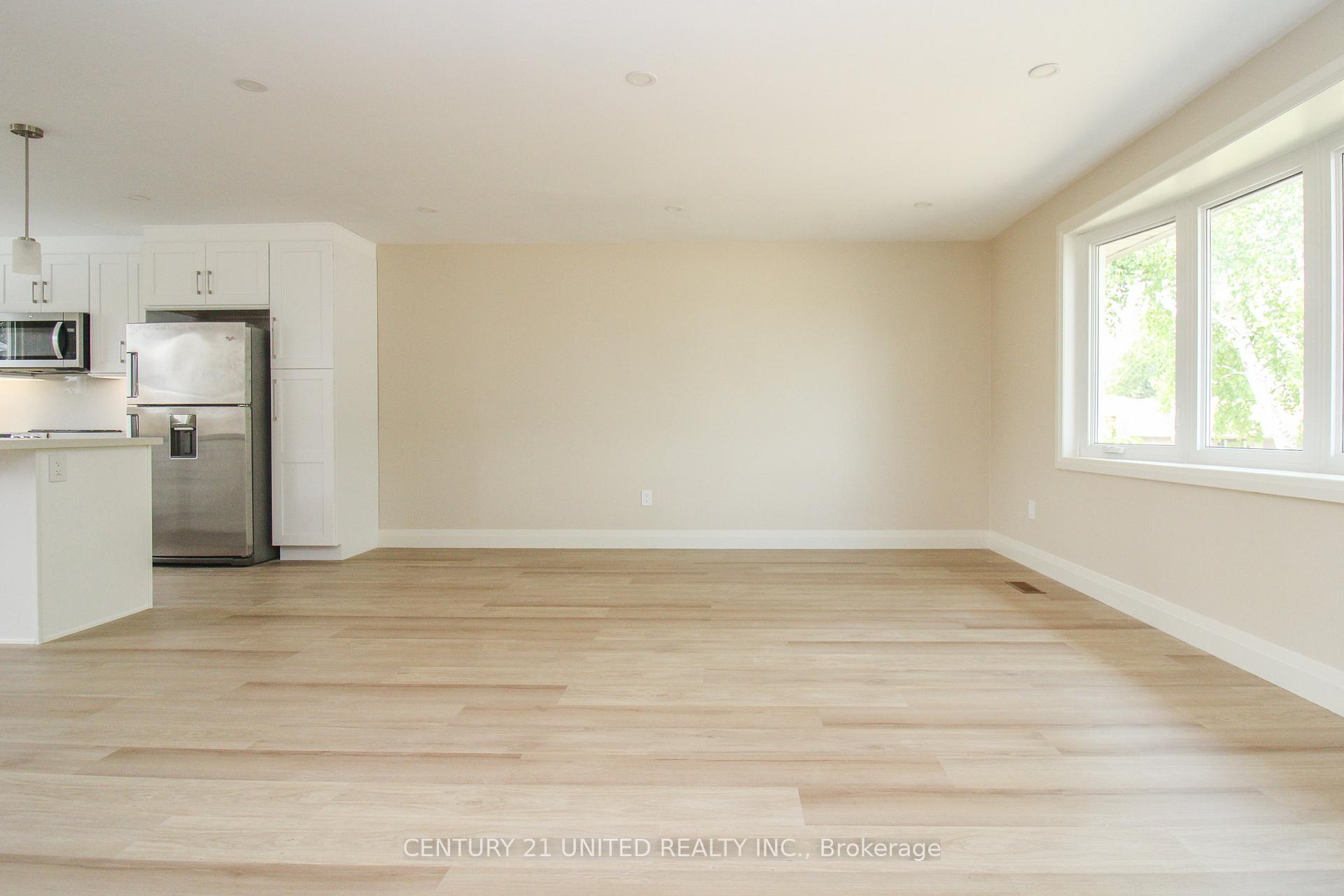 Photo 5 of 594 Saugeen Crescent, Peterborough, Ashburnham Ward 4 — HOMEH